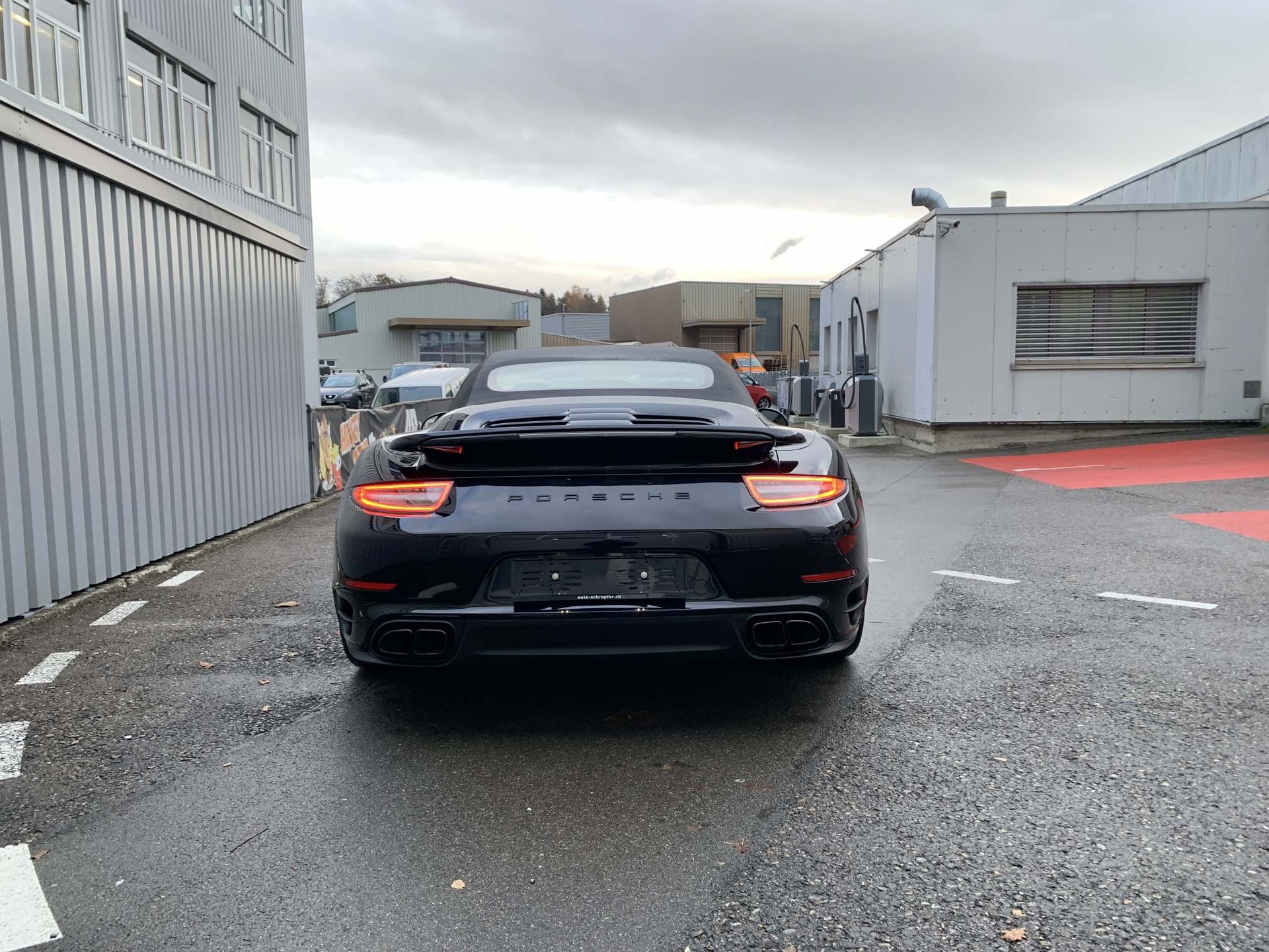 PORSCHE 911 Turbo S Cabrio-image-5