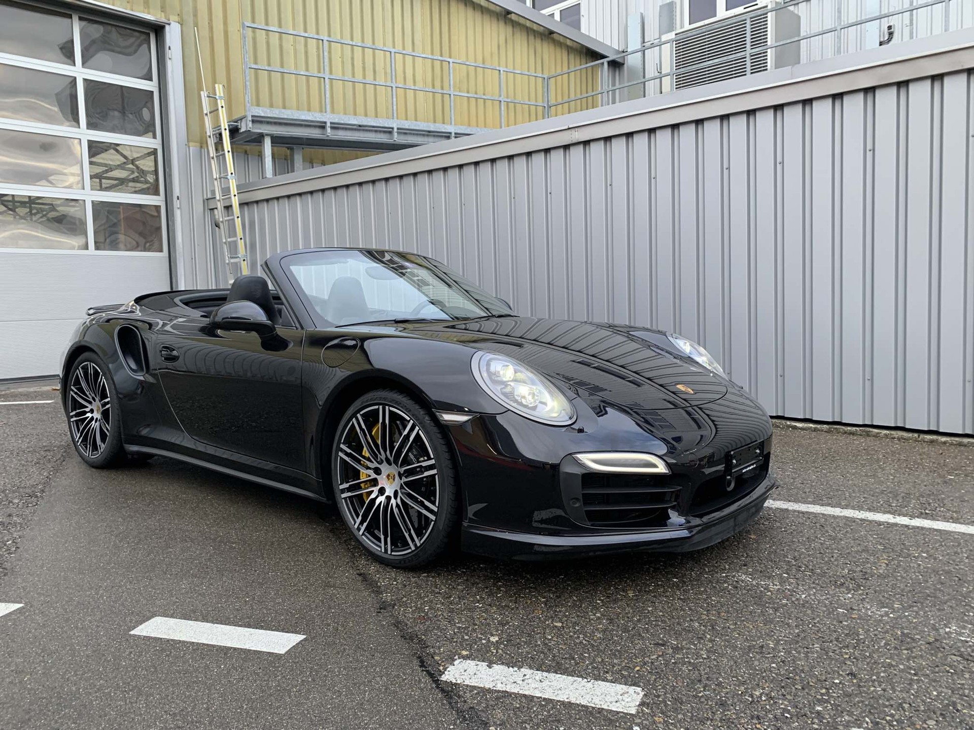 PORSCHE 911 Turbo S Cabrio-image-8