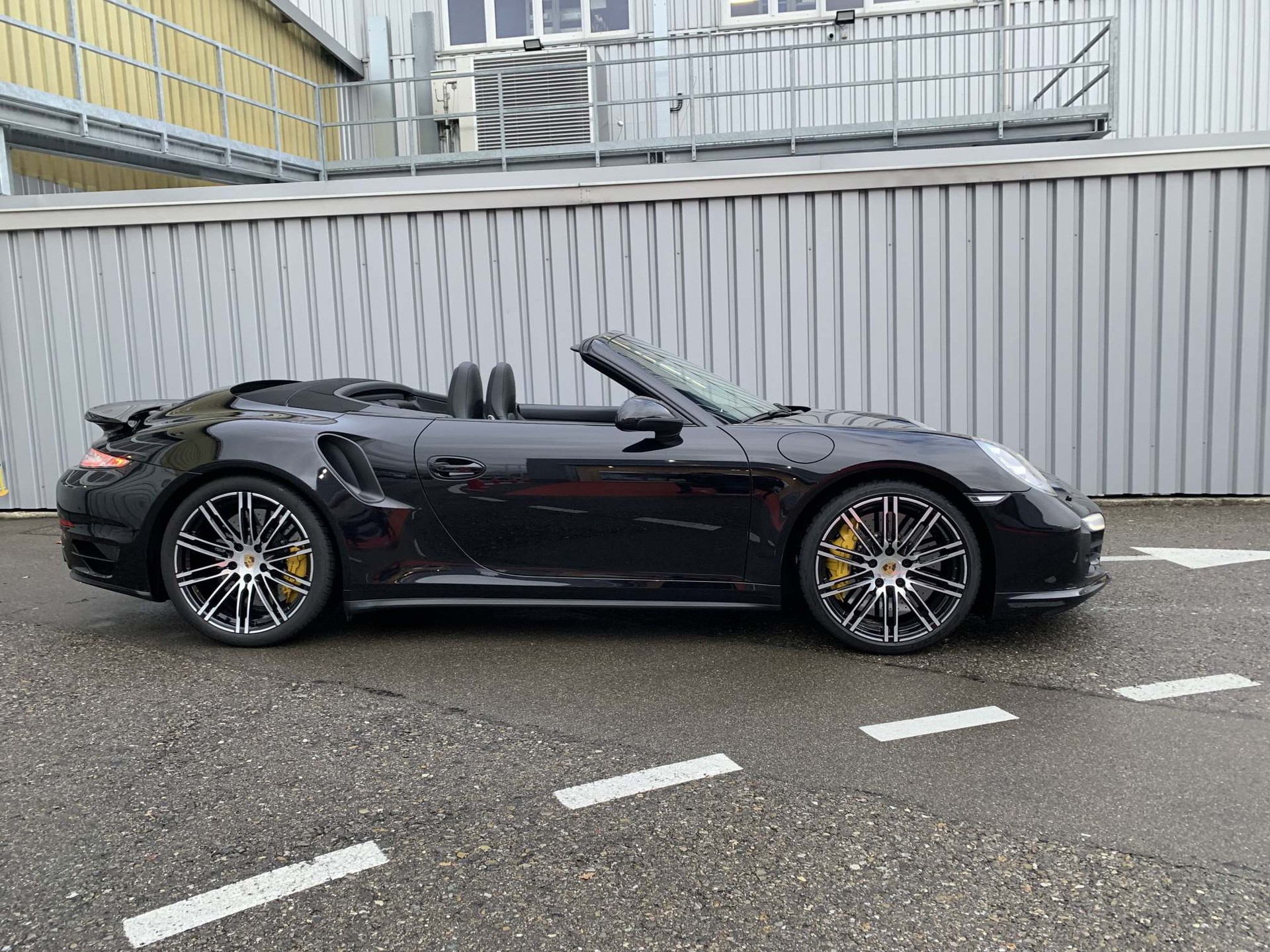 PORSCHE 911 Turbo S Cabrio-image-9