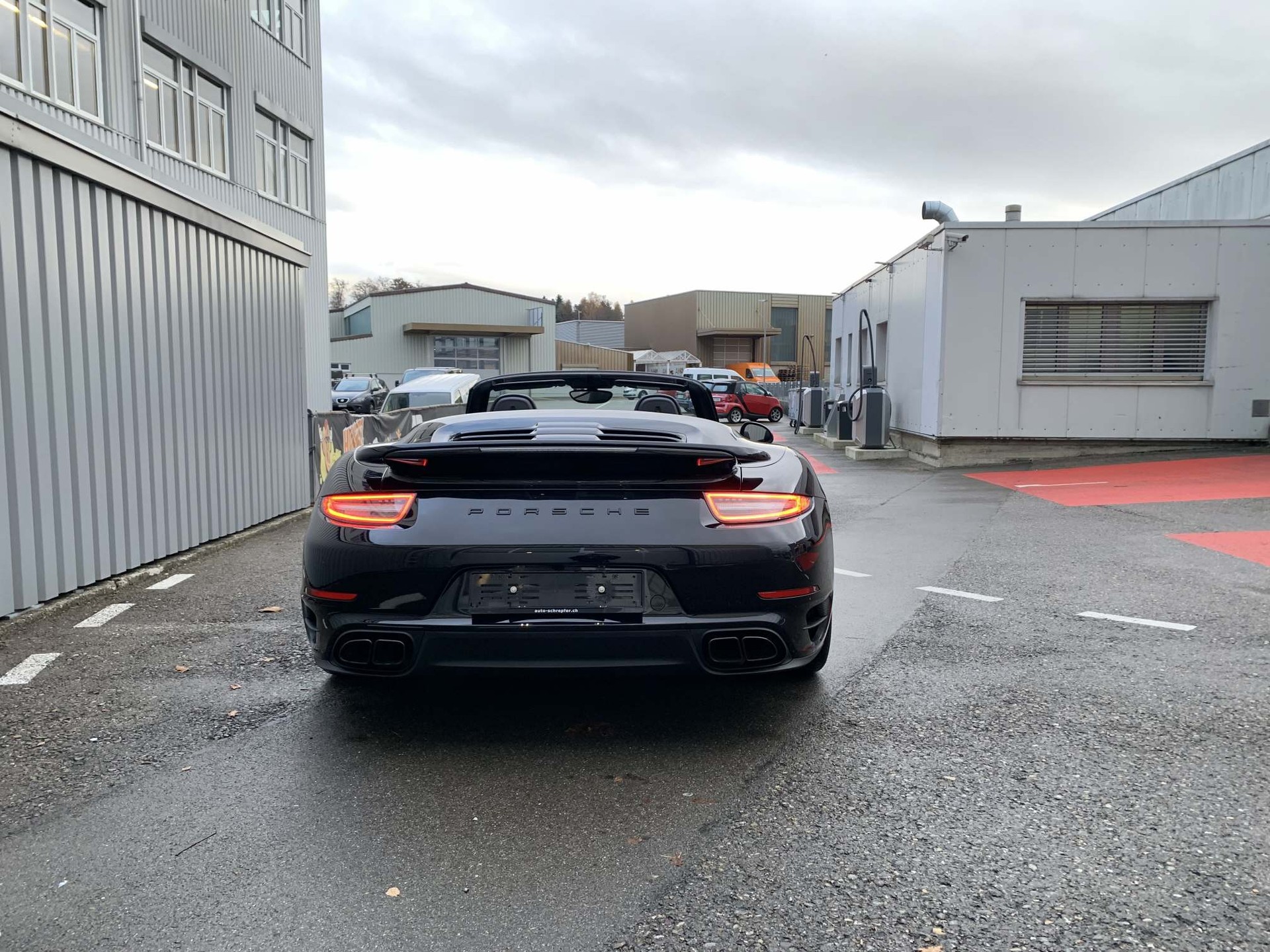 PORSCHE 911 Turbo S Cabrio-image-12