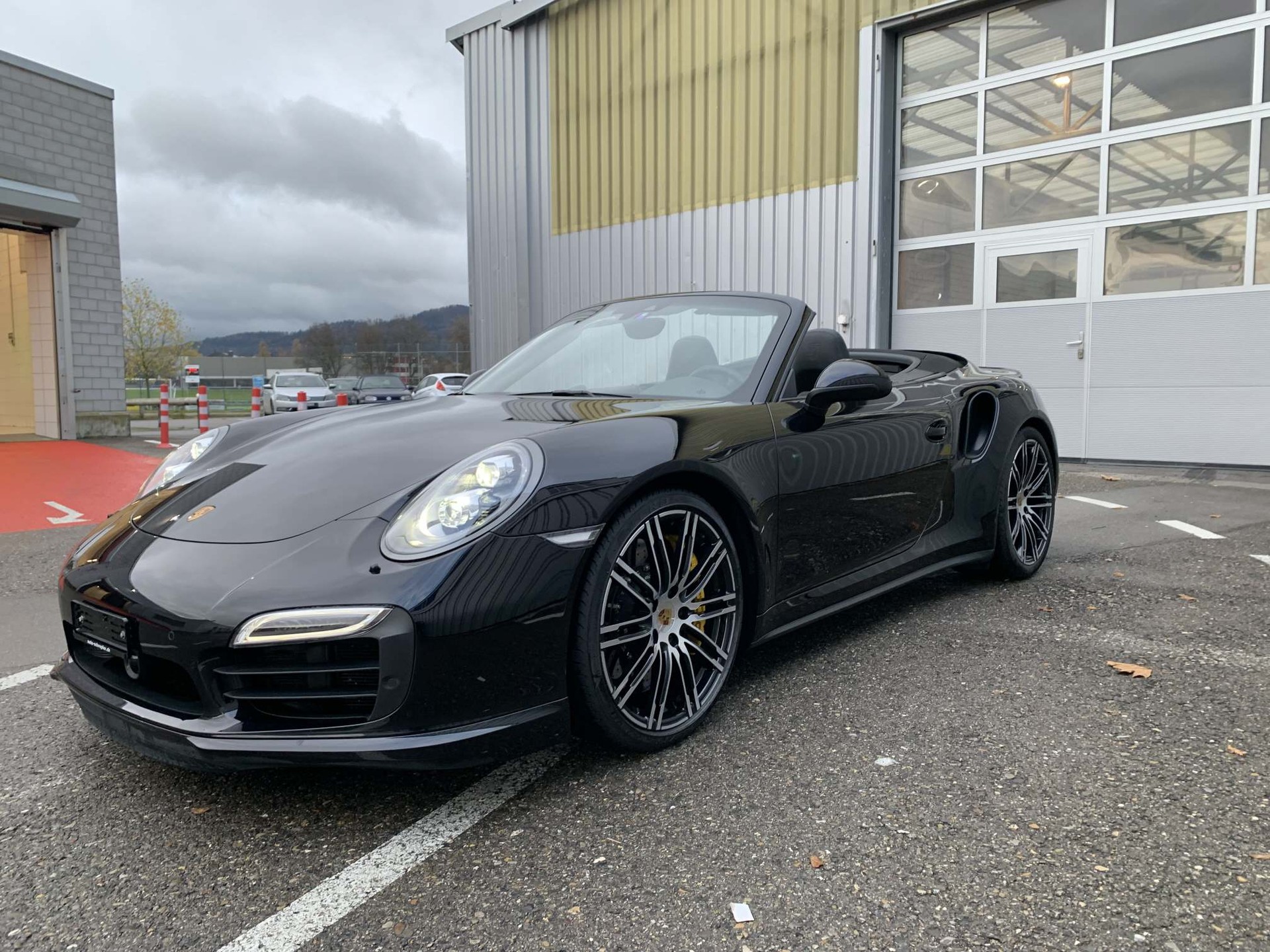PORSCHE 911 Turbo S Cabrio-image-7