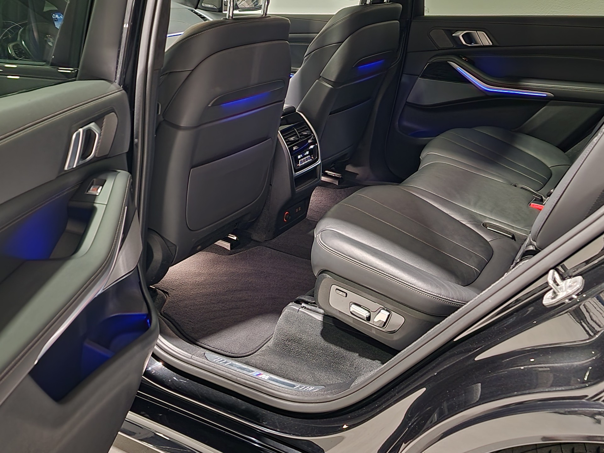 BMW X7 xDrive 30d Steptronic-image-14