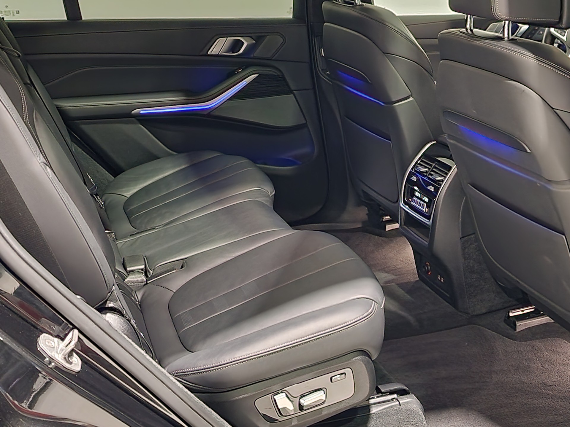BMW X7 xDrive 30d Steptronic-image-16