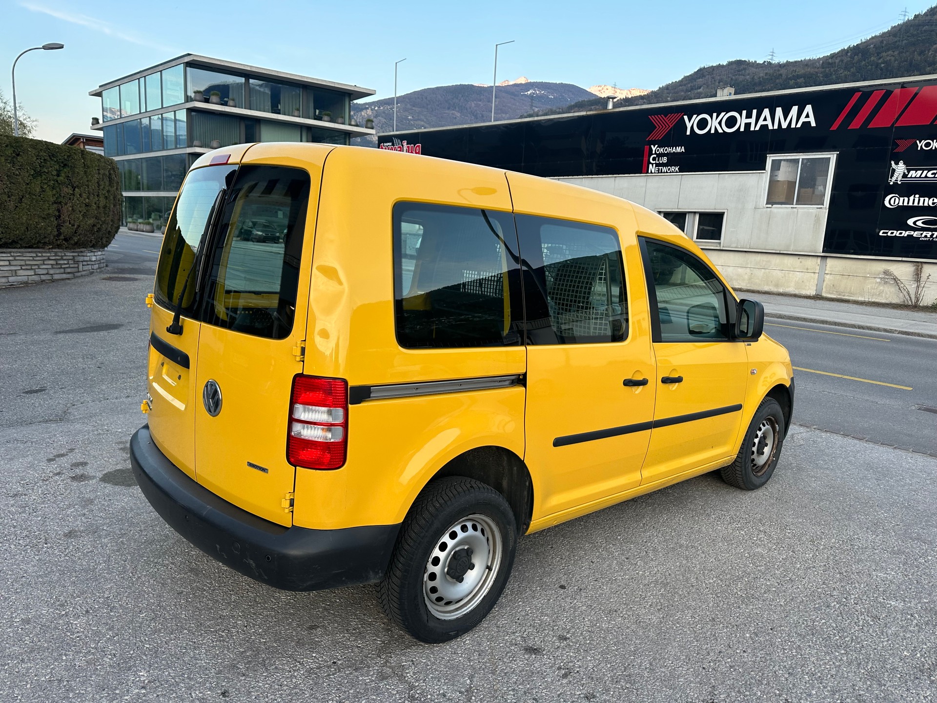 VW Caddy 2.0 TDI 4Motion-image-3