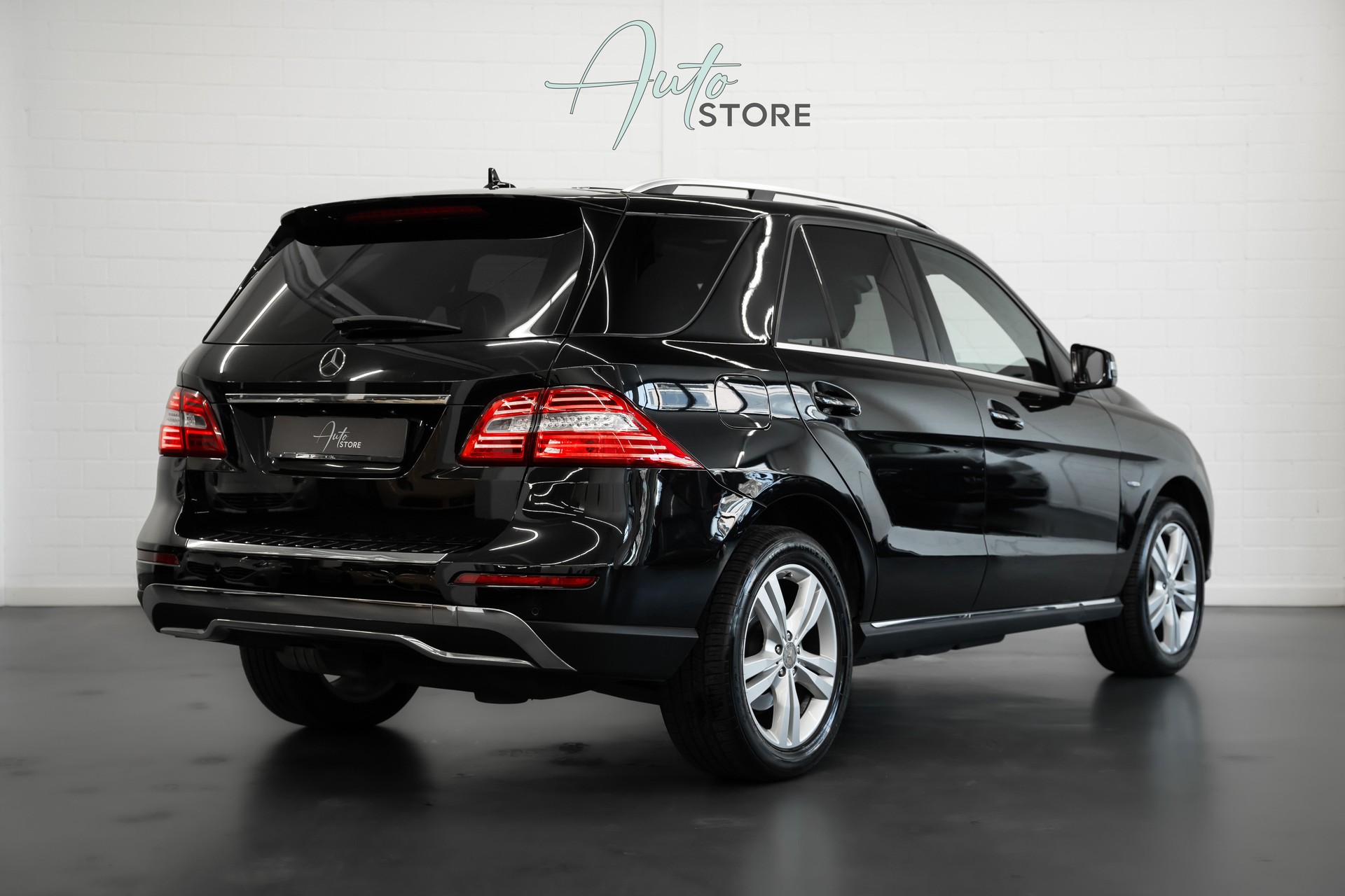 MERCEDES-BENZ ML 350 BlueTEC Edition 4Matic 7G-Tronic-showroom-element-1
