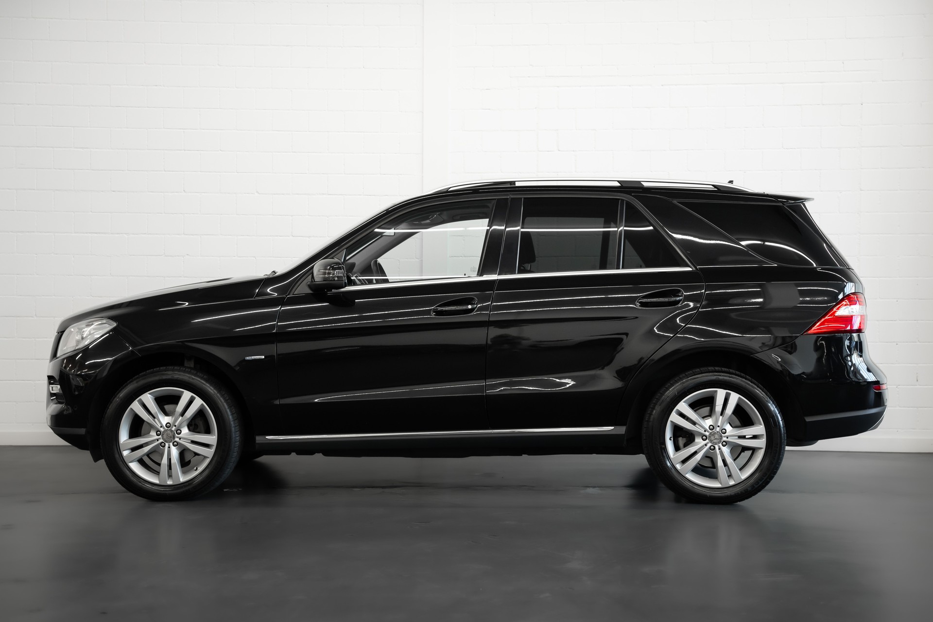 MERCEDES-BENZ ML 350 BlueTEC Edition 4Matic 7G-Tronic-showroom-element-2