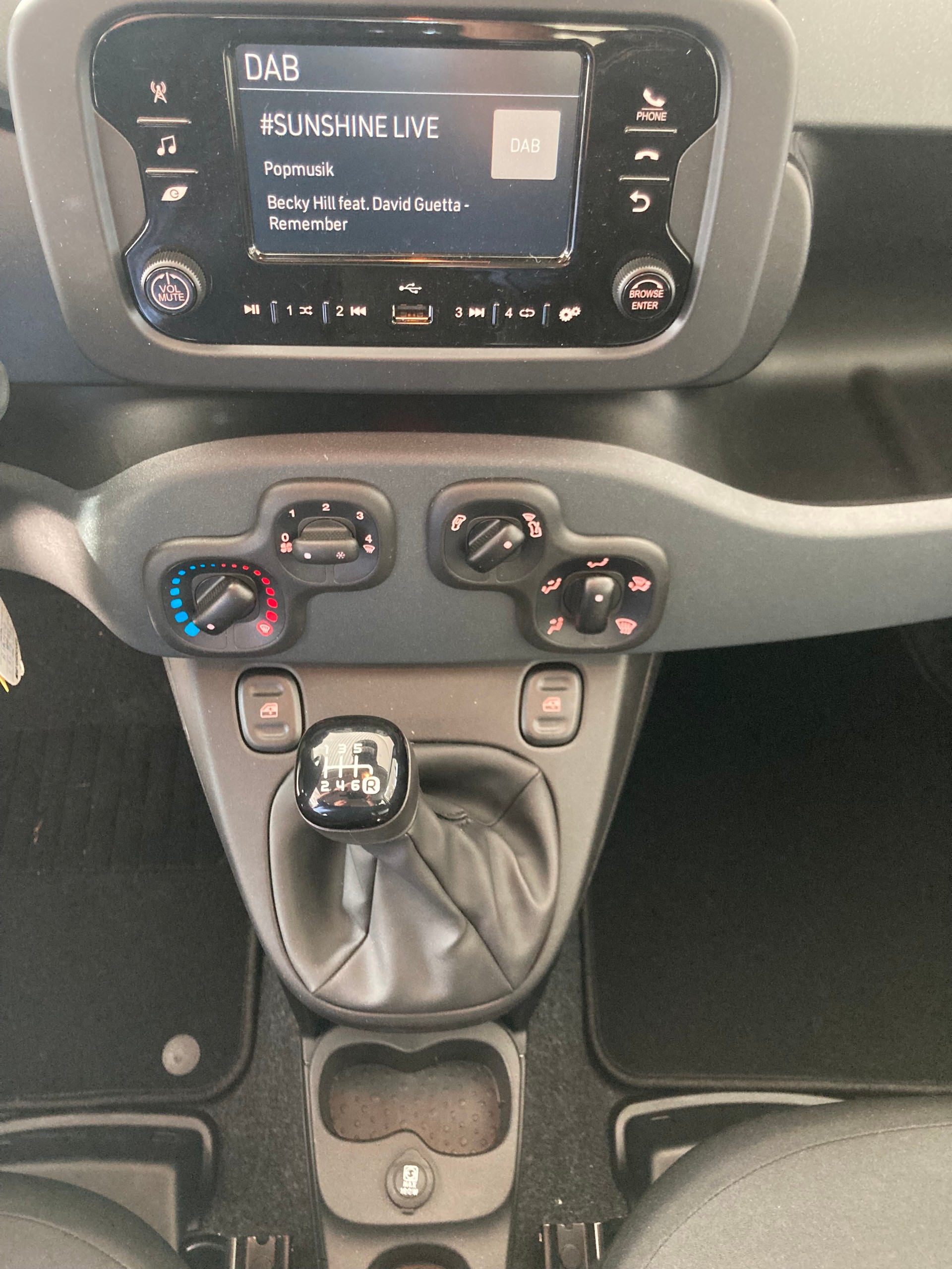 FIAT Panda 1.0 MHEV City Life-image-8