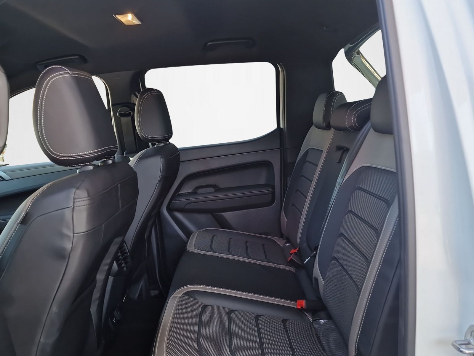 VW Amarok DKab. Pick-up 3.0 TDI 240 Style Winter 1 4m-image-10