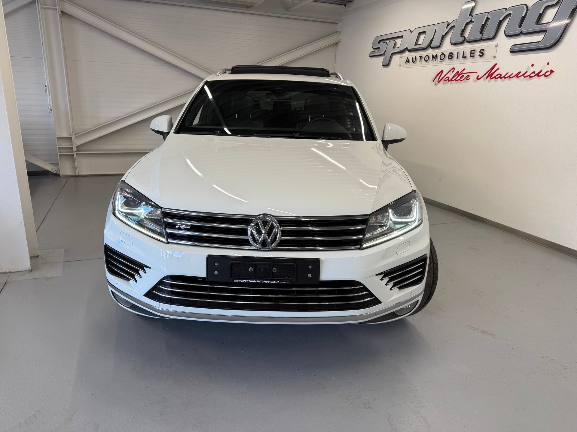 VW Touareg 3.0 TDI RLine BlueMotion Technology Tiptronic-showroom-element-2