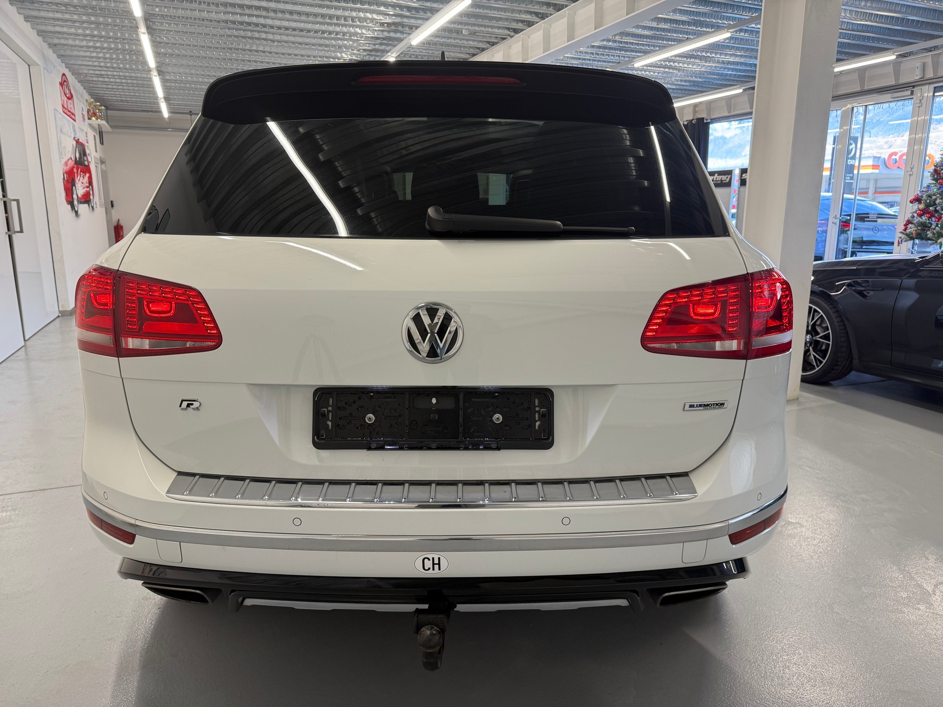 VW Touareg 3.0 TDI RLine BlueMotion Technology Tiptronic-image-6