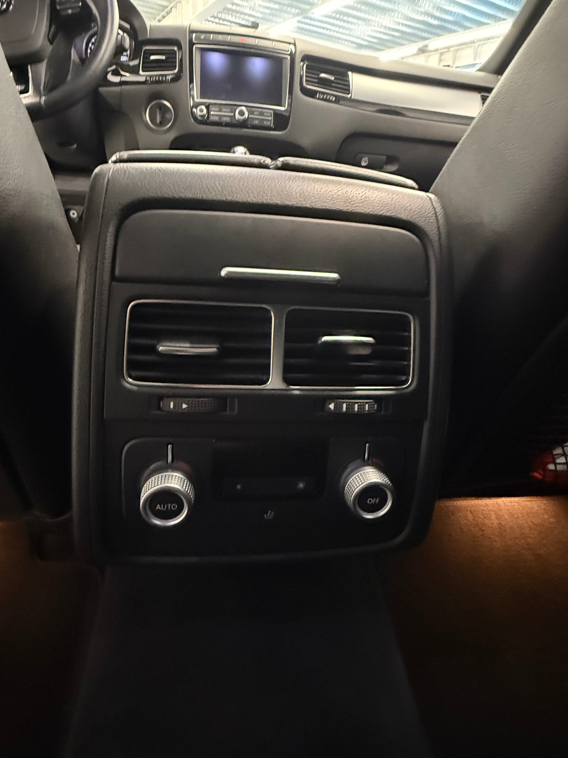 VW Touareg 3.0 TDI RLine BlueMotion Technology Tiptronic-image-19