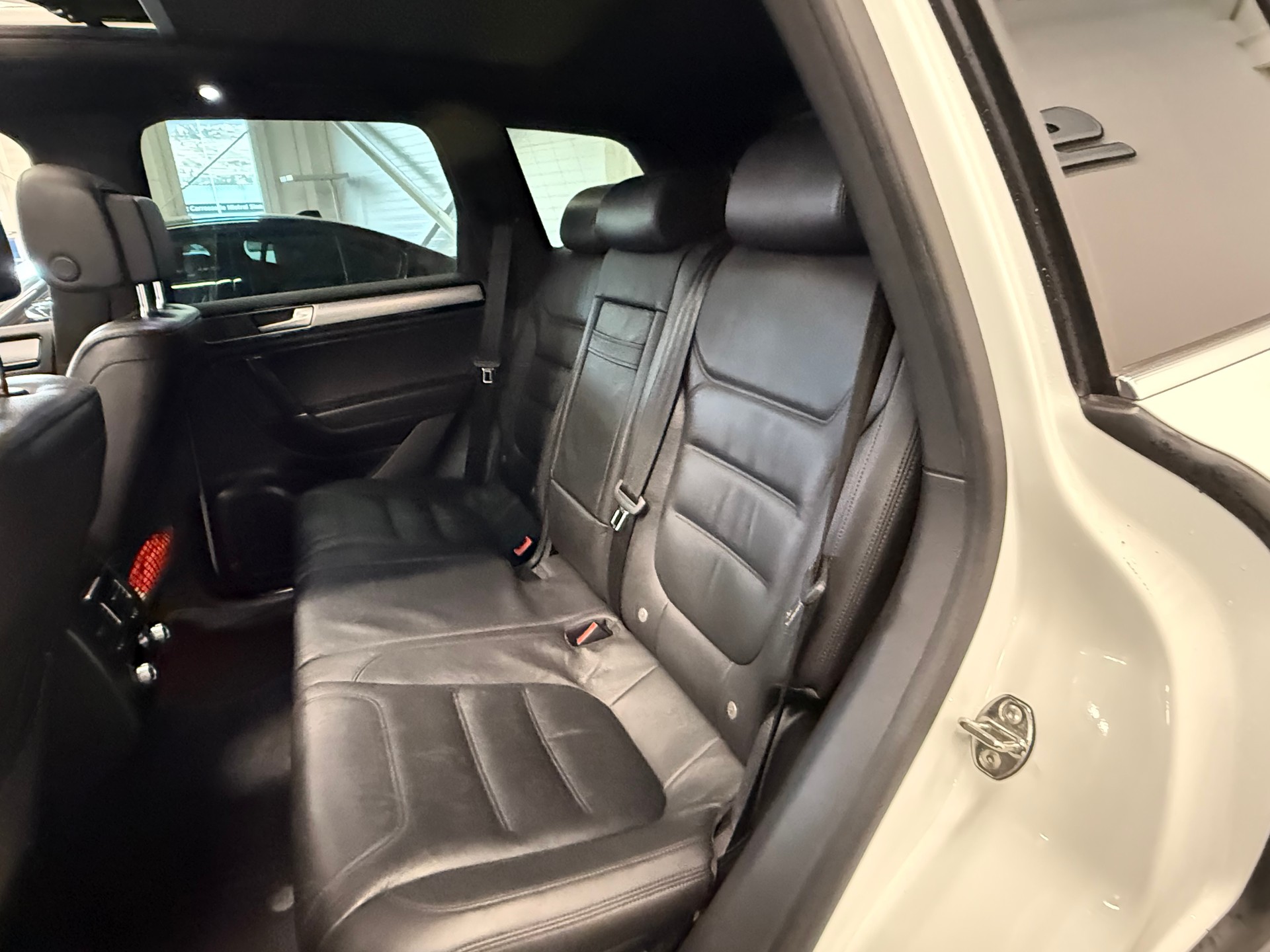 VW Touareg 3.0 TDI RLine BlueMotion Technology Tiptronic-image-13