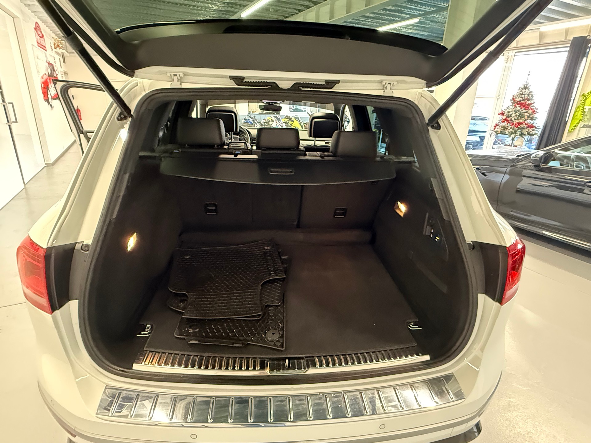VW Touareg 3.0 TDI RLine BlueMotion Technology Tiptronic-image-15