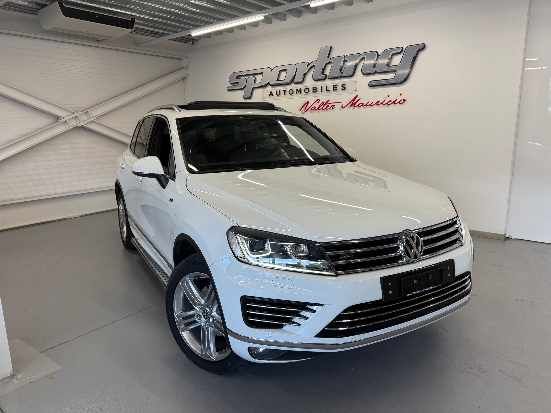 VW Touareg 3.0 TDI RLine BlueMotion Technology Tiptronic-showroom-element-1