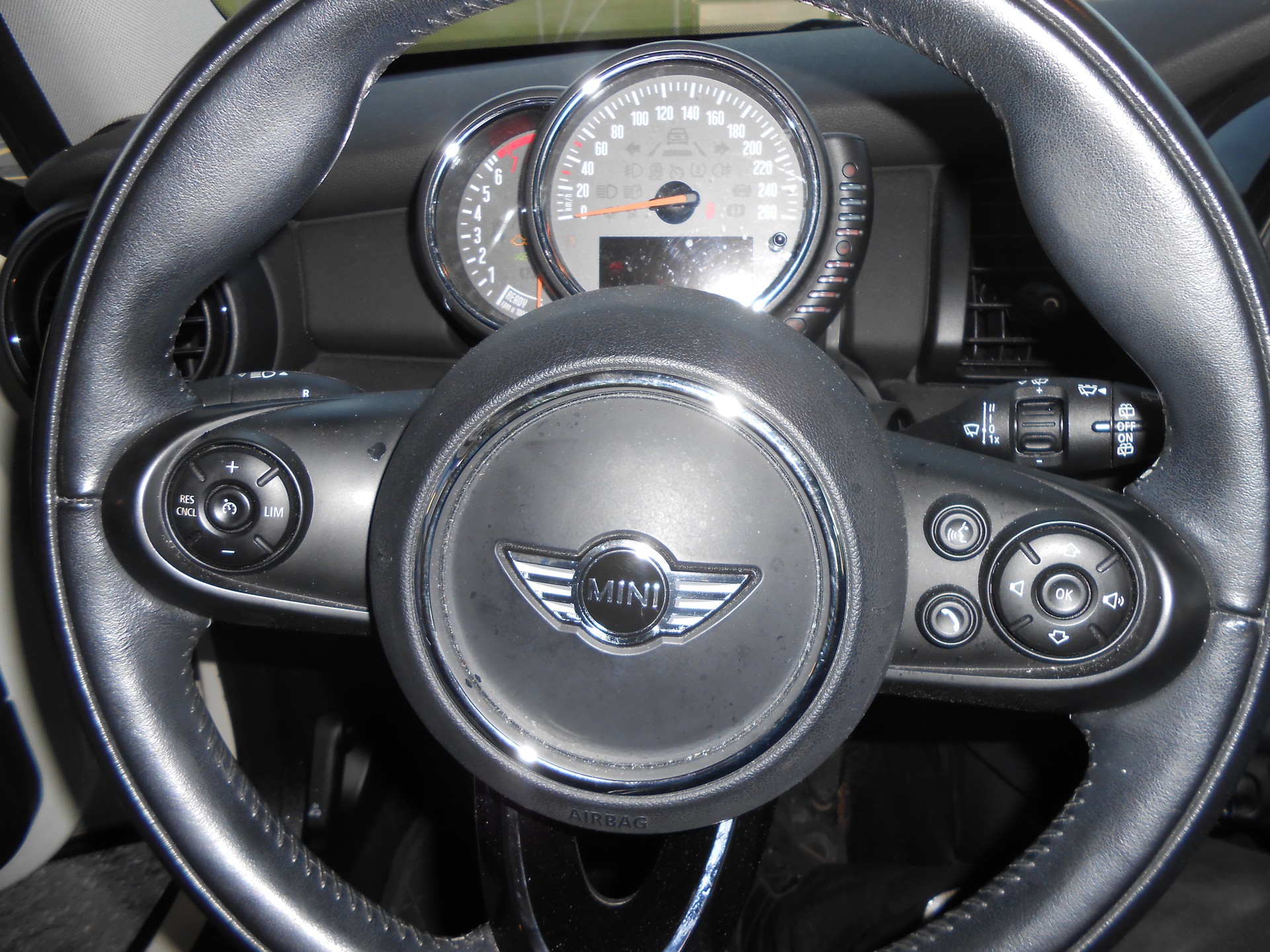 MINI One First Classic Edition-image-9