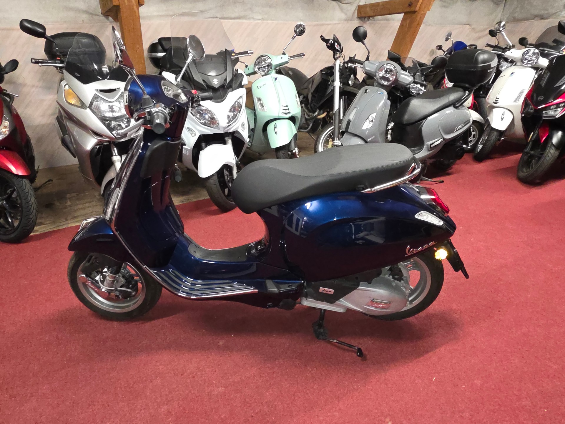 PIAGGIO Vespa 125 Primavera-image-2