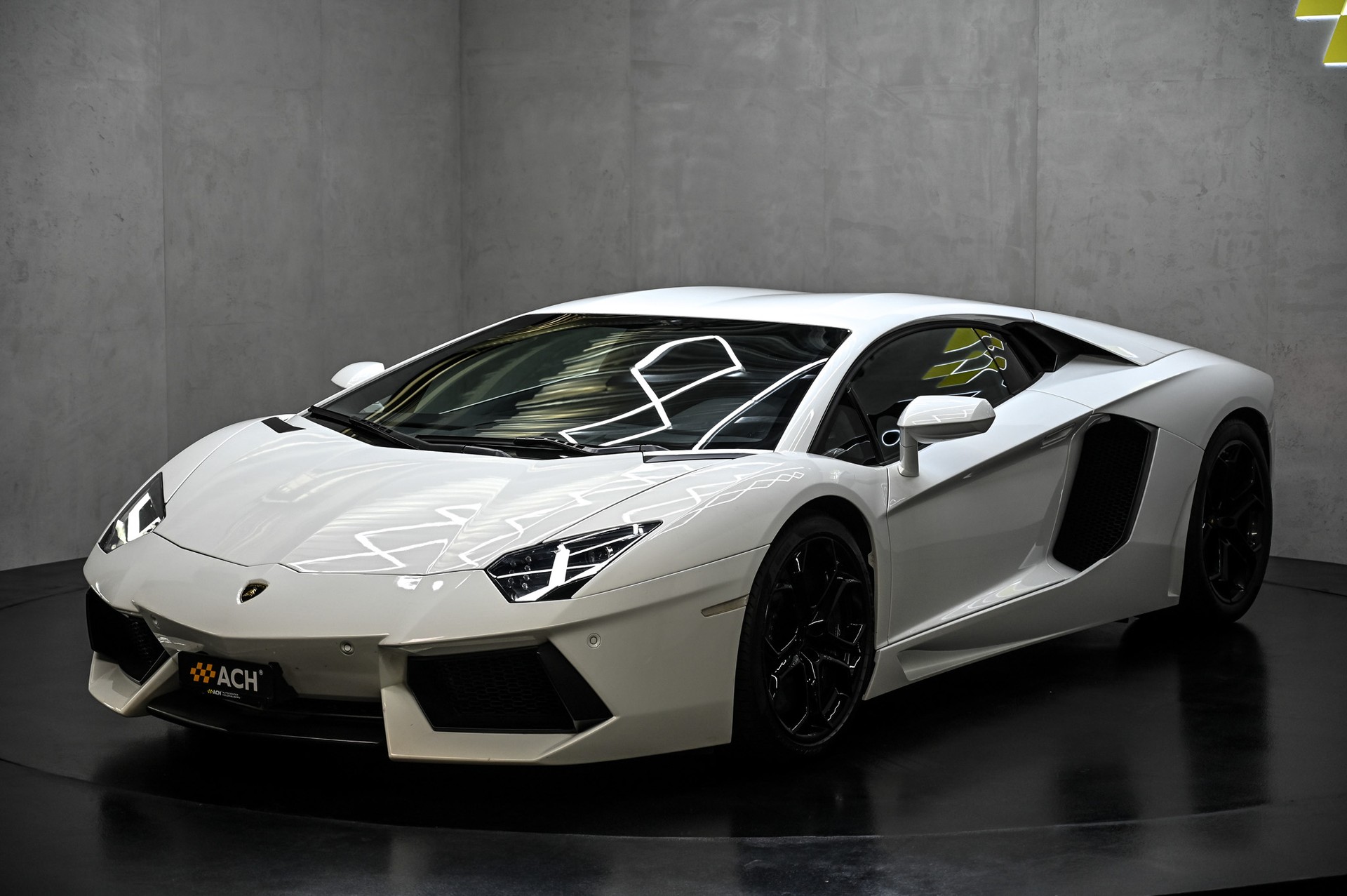 LAMBORGHINI Aventador LP700-4 Coupé E-Gear-showroom-element-2