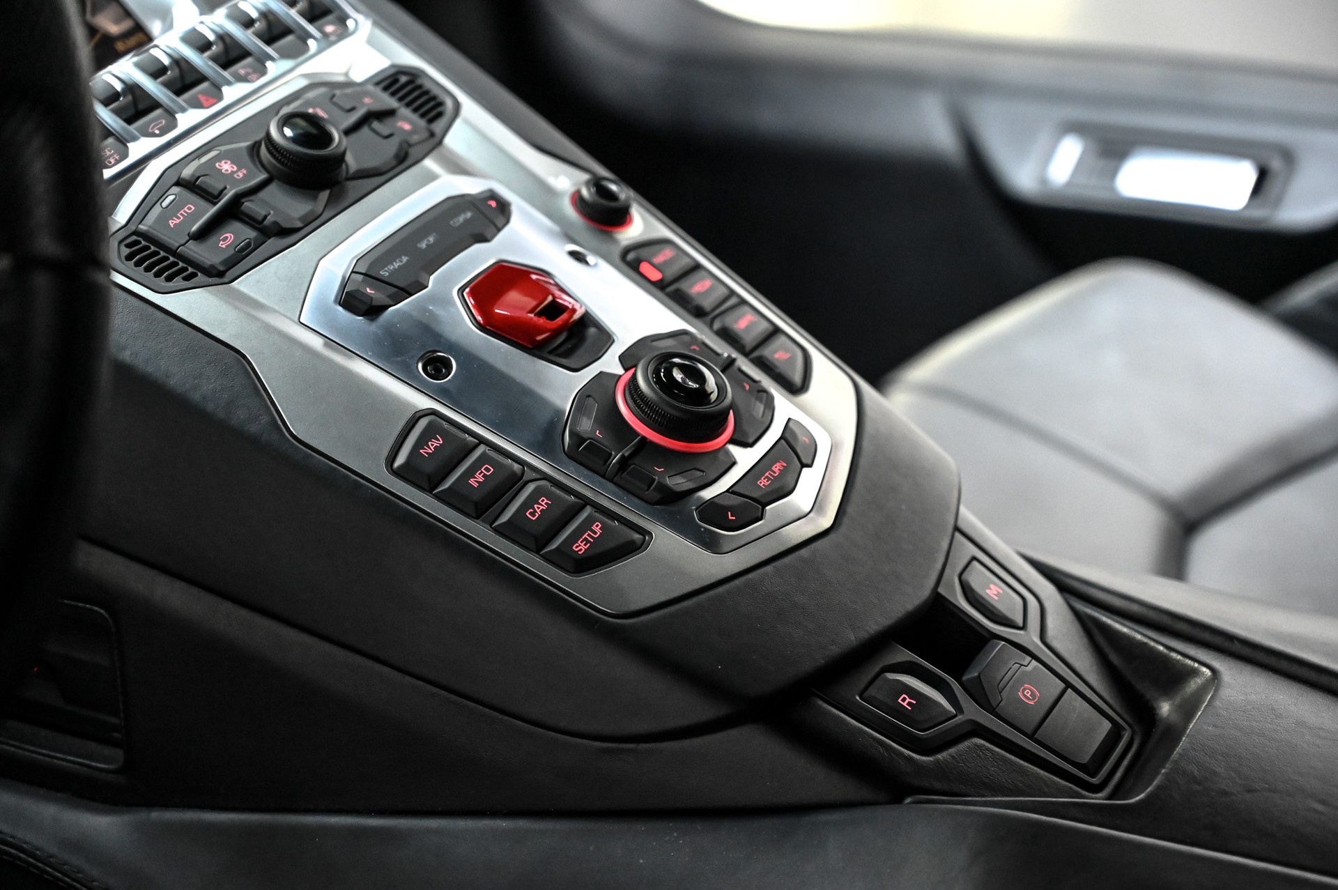 LAMBORGHINI Aventador LP700-4 Coupé E-Gear-image-23