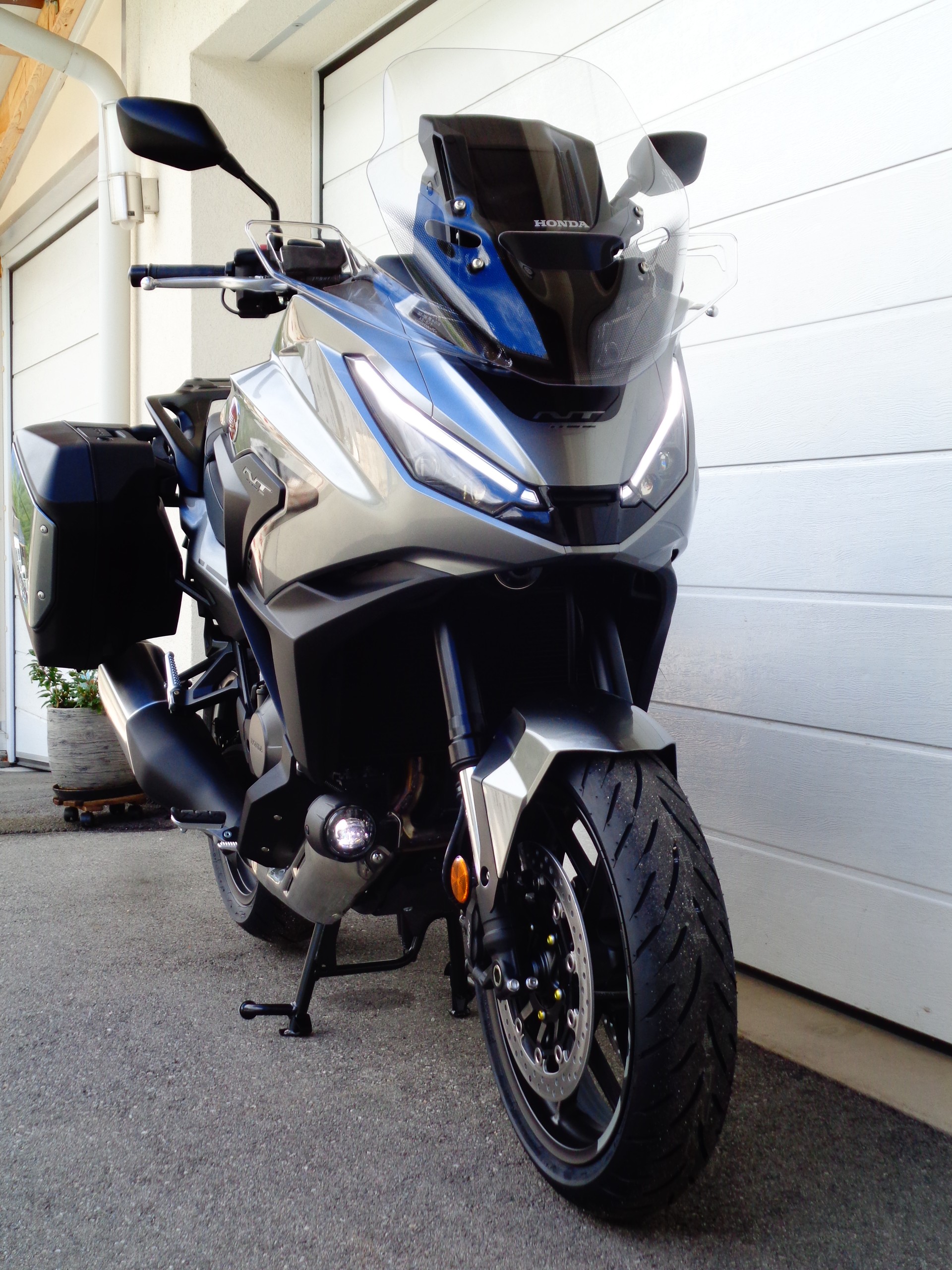 HONDA NT 1100-image-1