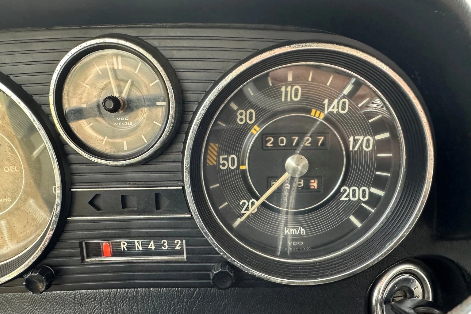 MERCEDES-BENZ 230-image-9
