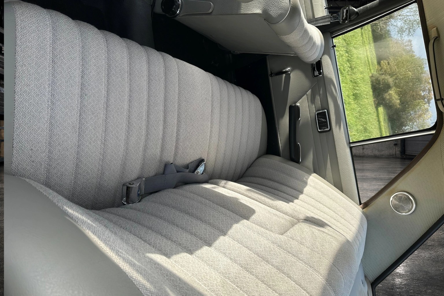MERCEDES-BENZ 230-image-5