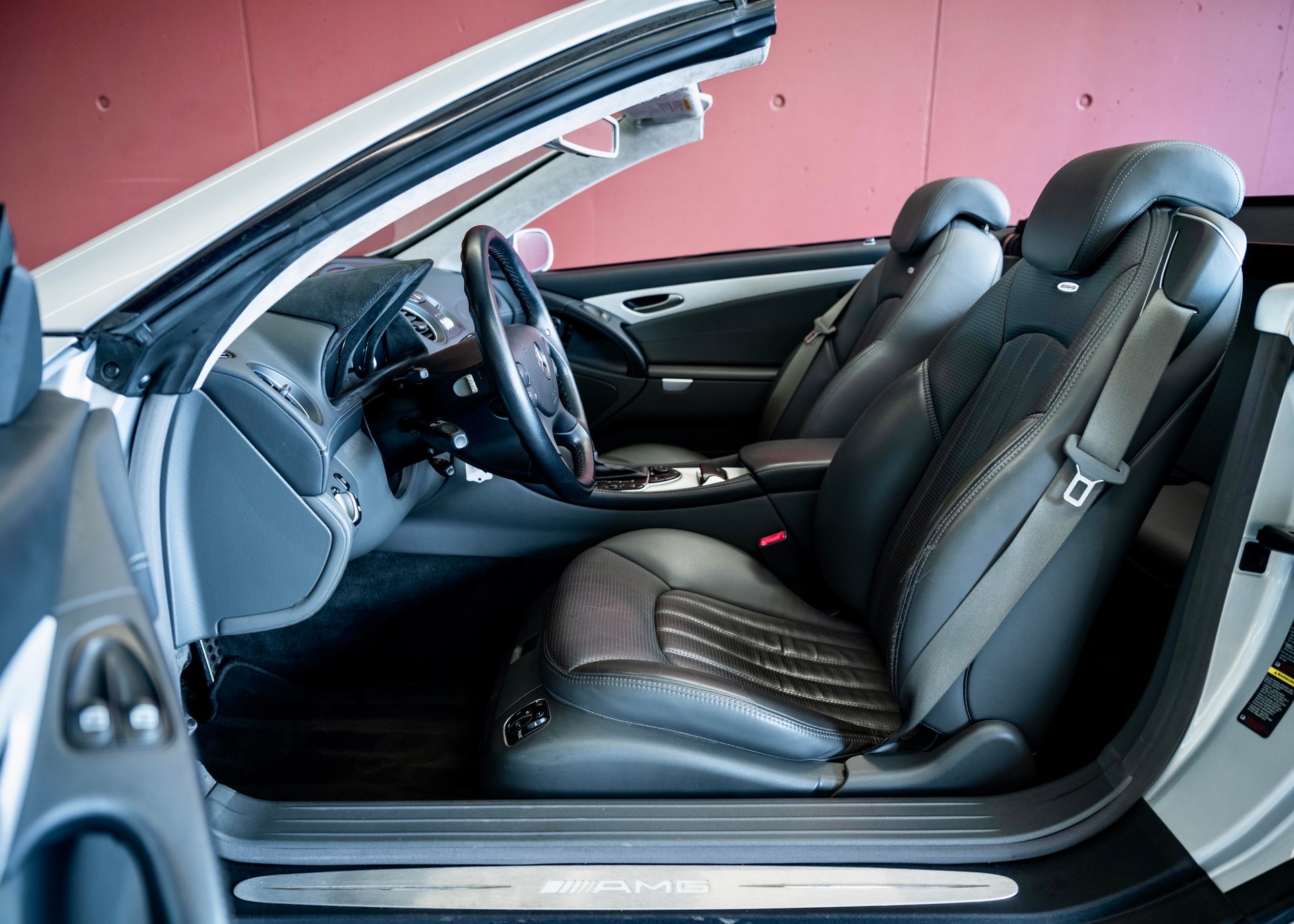 MERCEDES-BENZ SL 65 AMG (Leasing 0.80%, 2nd hand, 100% original, stunning condition, full Mercedes history)-image-20