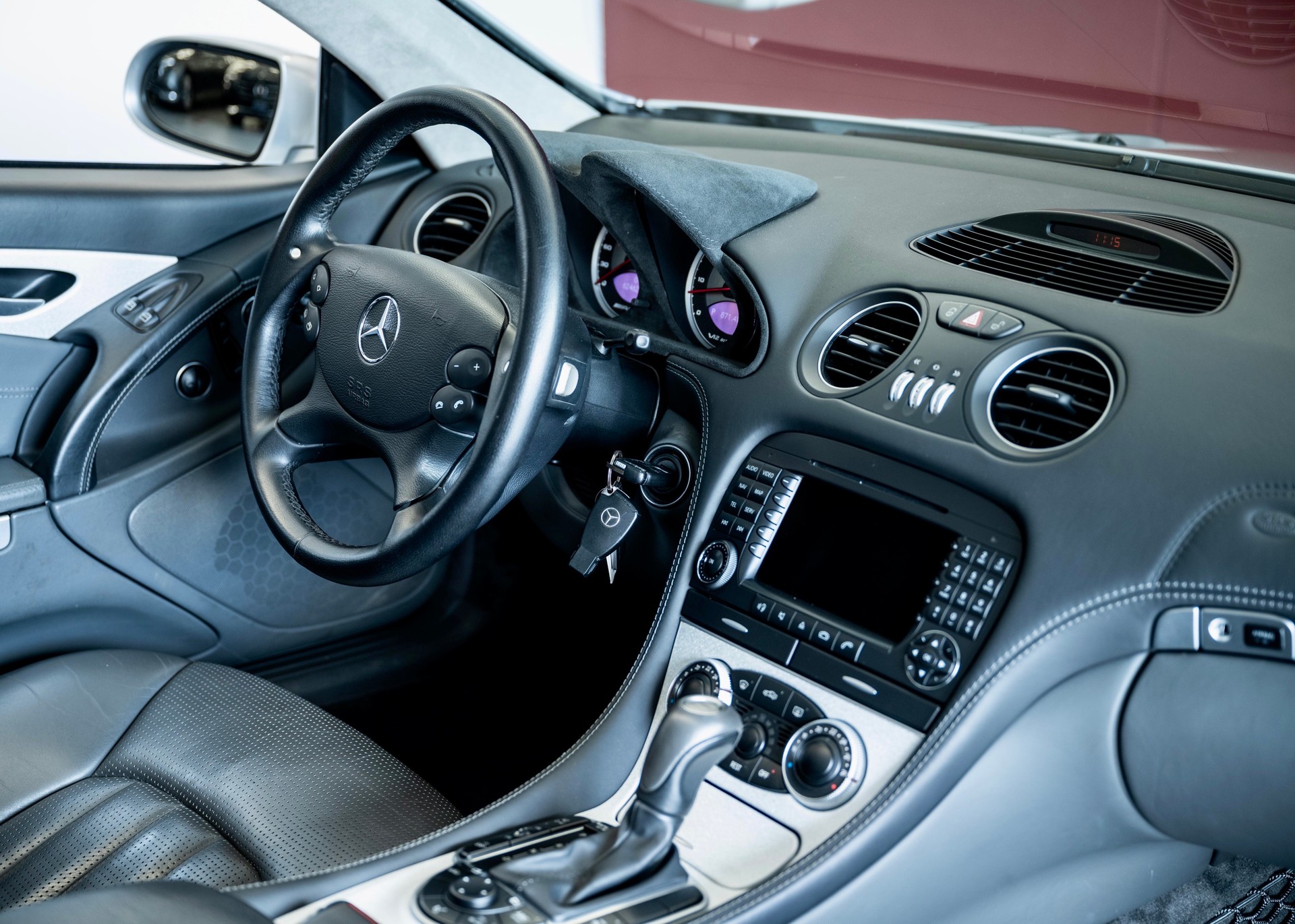 MERCEDES-BENZ SL 65 AMG (Leasing 0.80%, 2nd hand, 100% original, stunning condition, full Mercedes history)-image-18