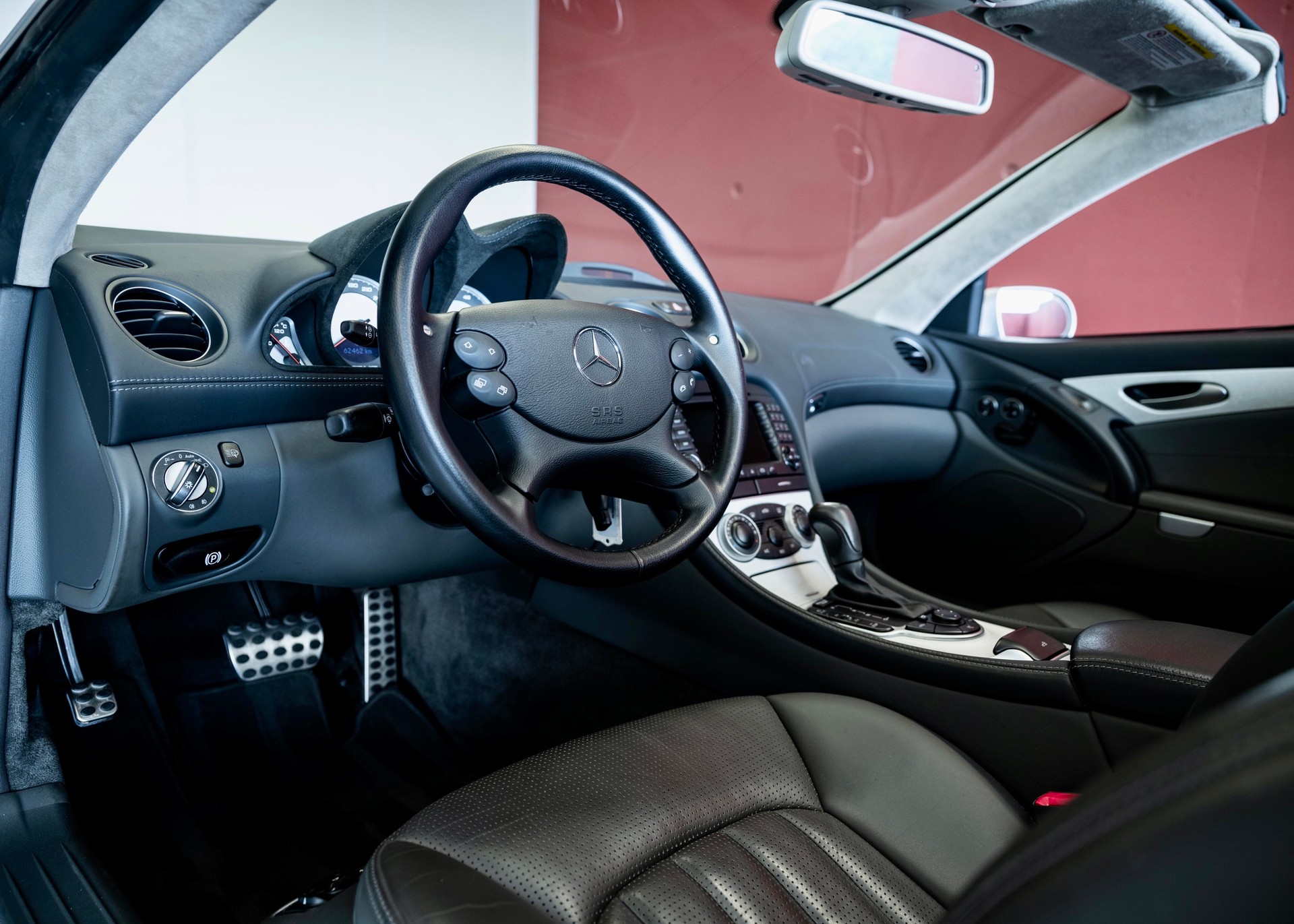 MERCEDES-BENZ SL 65 AMG (Leasing 0.80%, 2nd hand, 100% original, stunning condition, full Mercedes history)-image-17