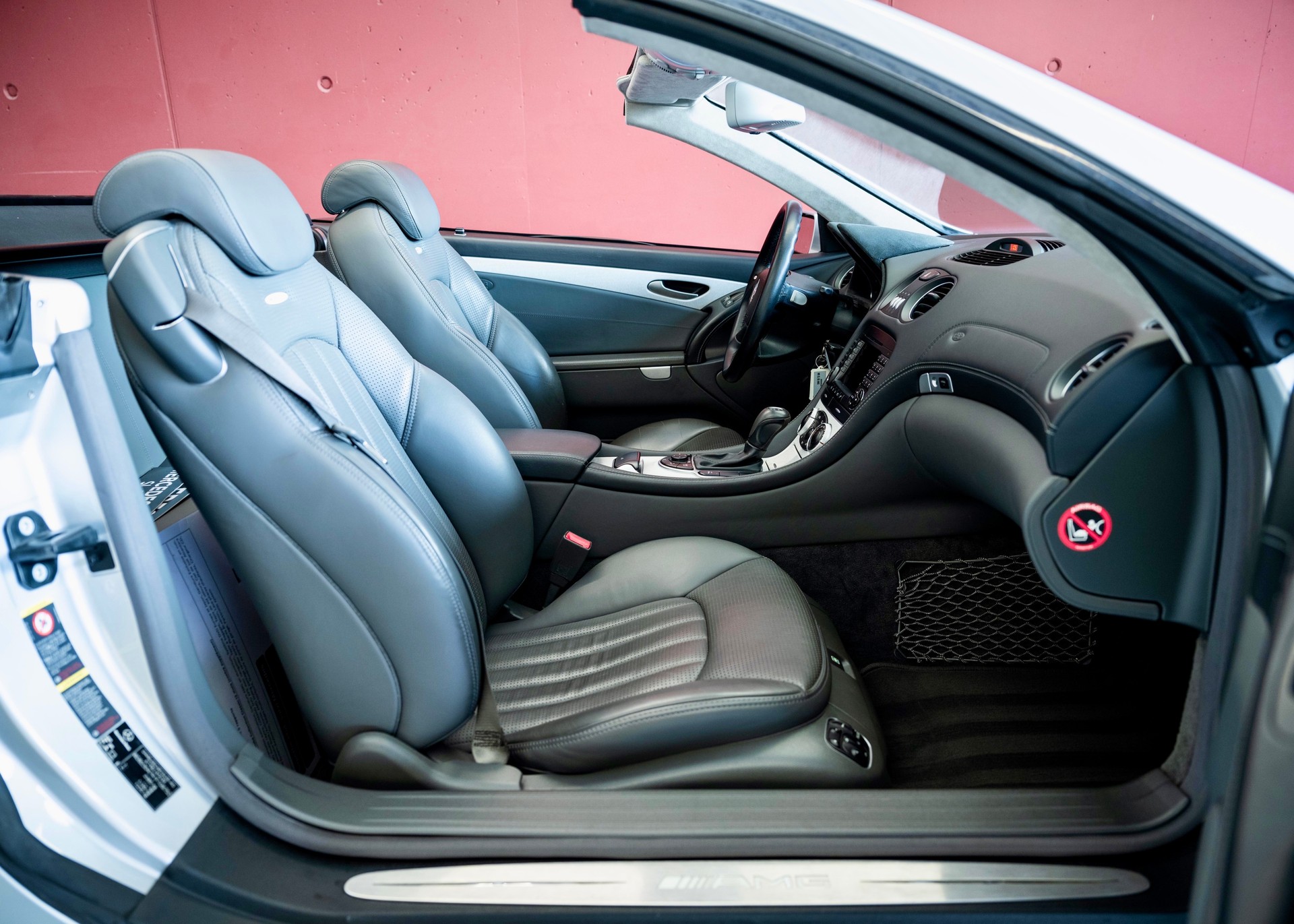 MERCEDES-BENZ SL 65 AMG (Leasing 0.80%, 2nd hand, 100% original, stunning condition, full Mercedes history)-image-23