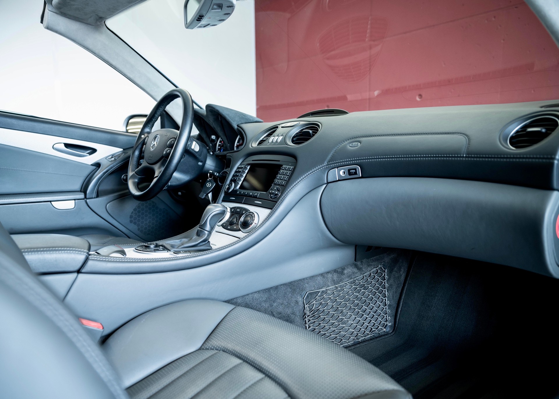 MERCEDES-BENZ SL 65 AMG (Leasing 0.80%, 2nd hand, 100% original, stunning condition, full Mercedes history)-image-19