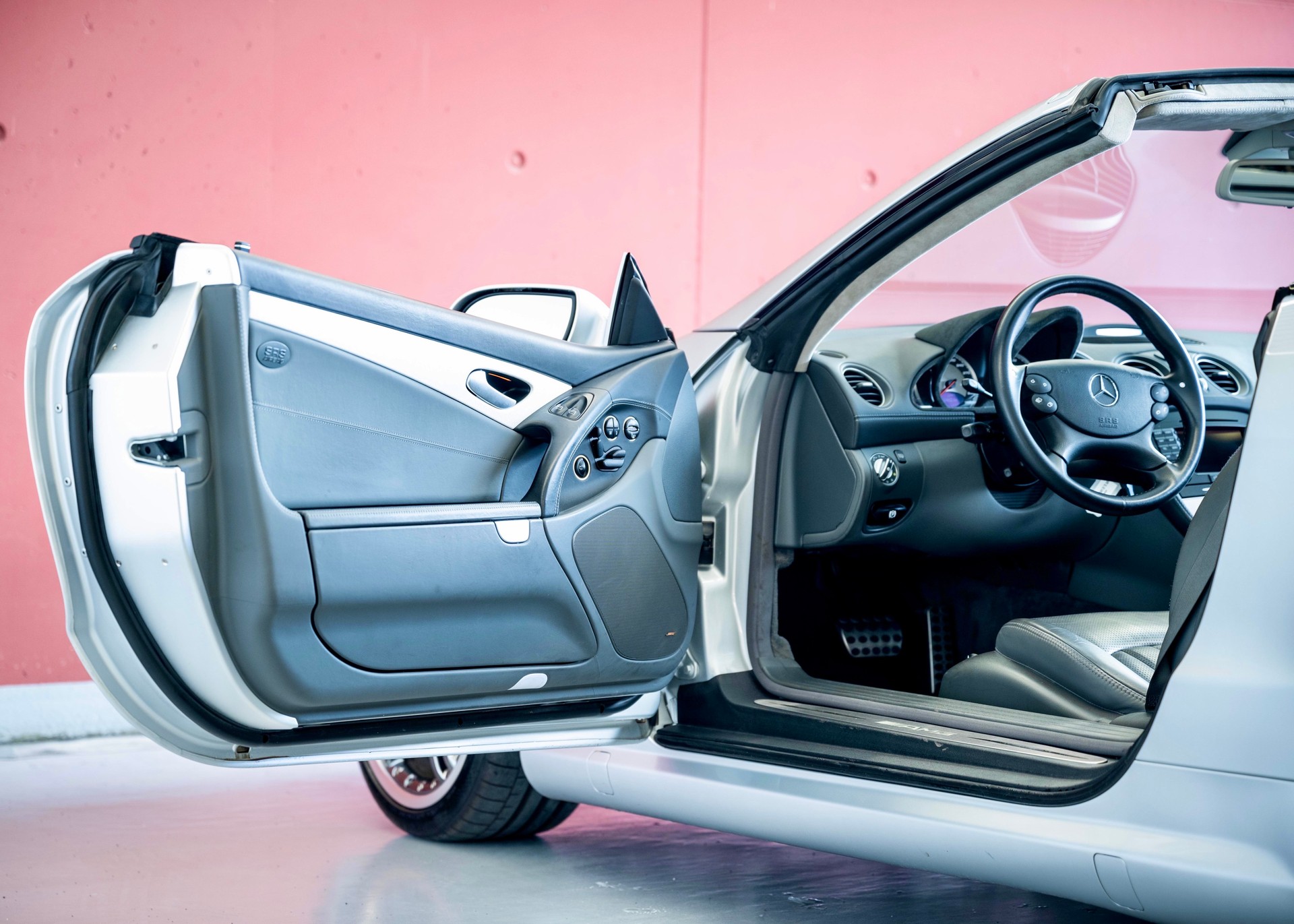 MERCEDES-BENZ SL 65 AMG (Leasing 0.80%, 2nd hand, 100% original, stunning condition, full Mercedes history)-image-30
