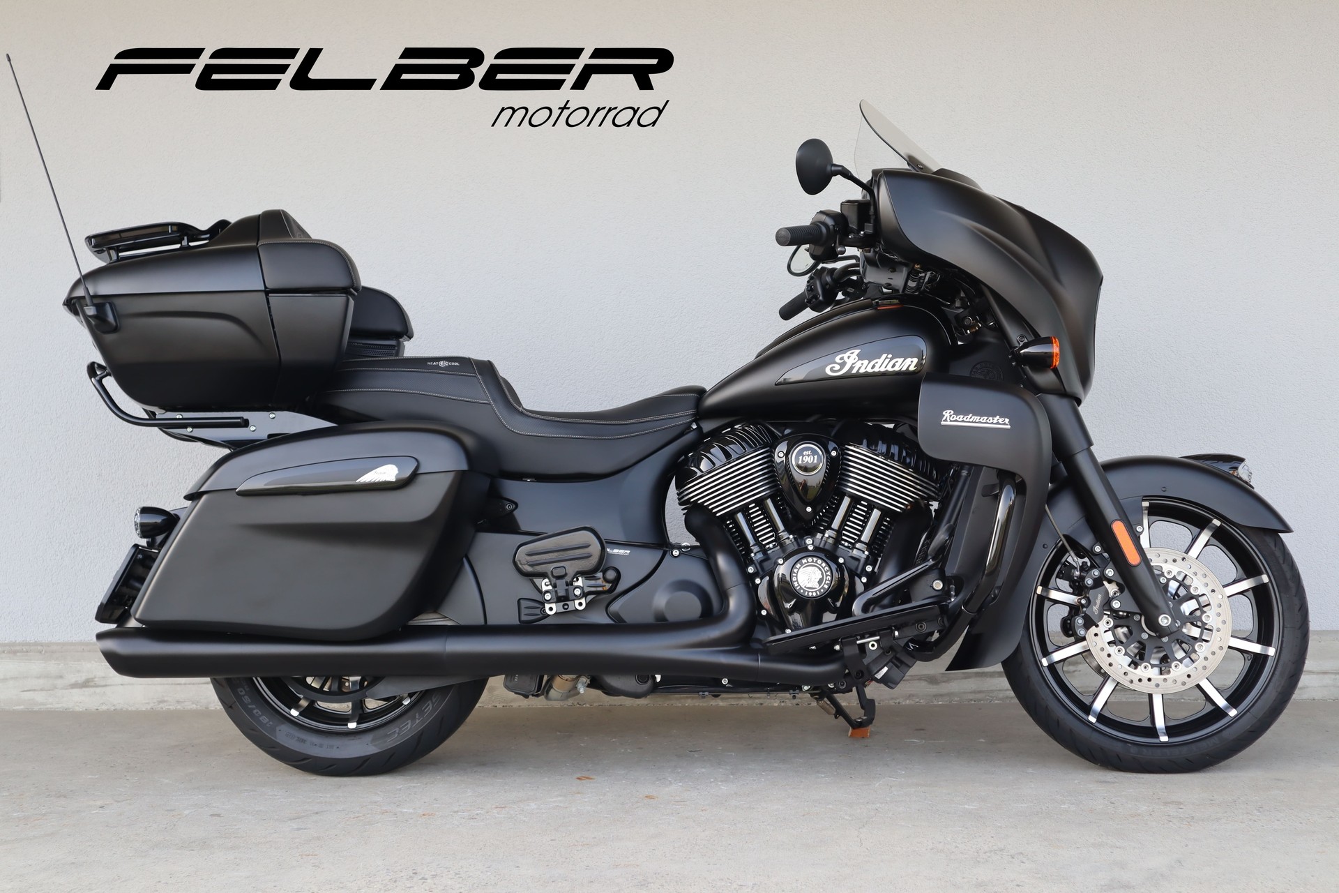INDIAN Roadmaster Dark Horse-image-0