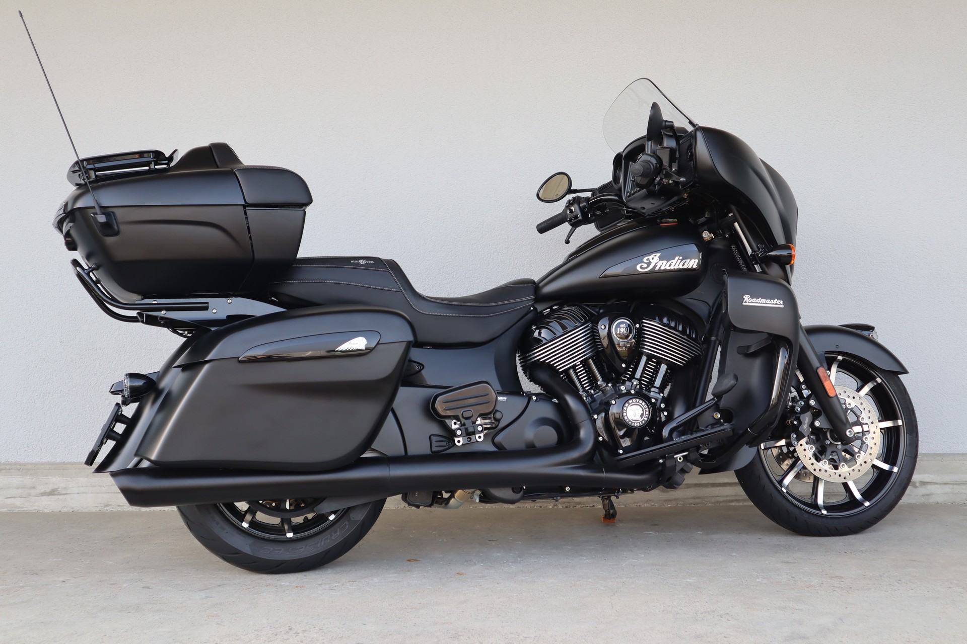 INDIAN Roadmaster Dark Horse-image-2