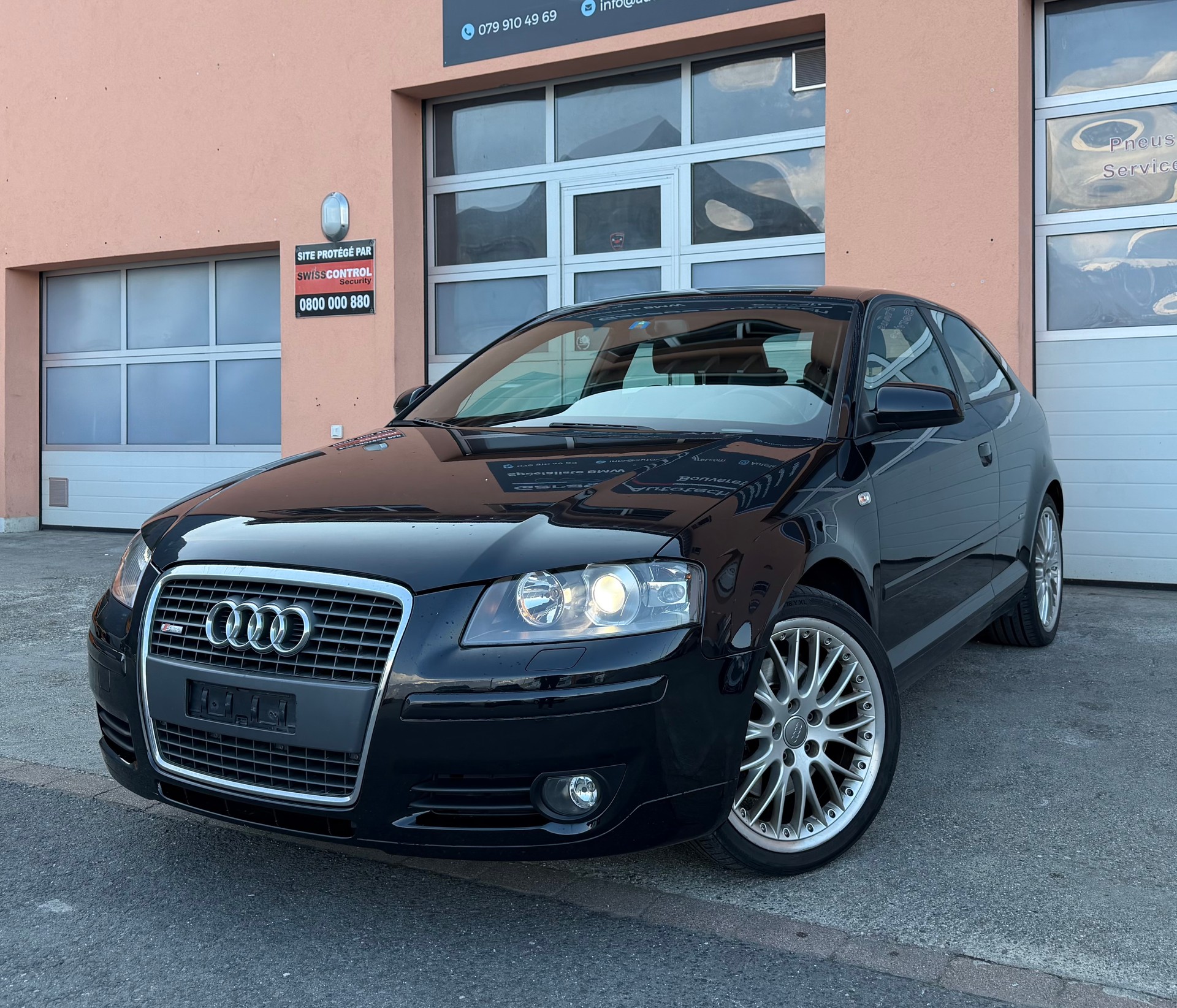 AUDI A3 2.0 Turbo FSI S-Line quattro-showroom-element-1