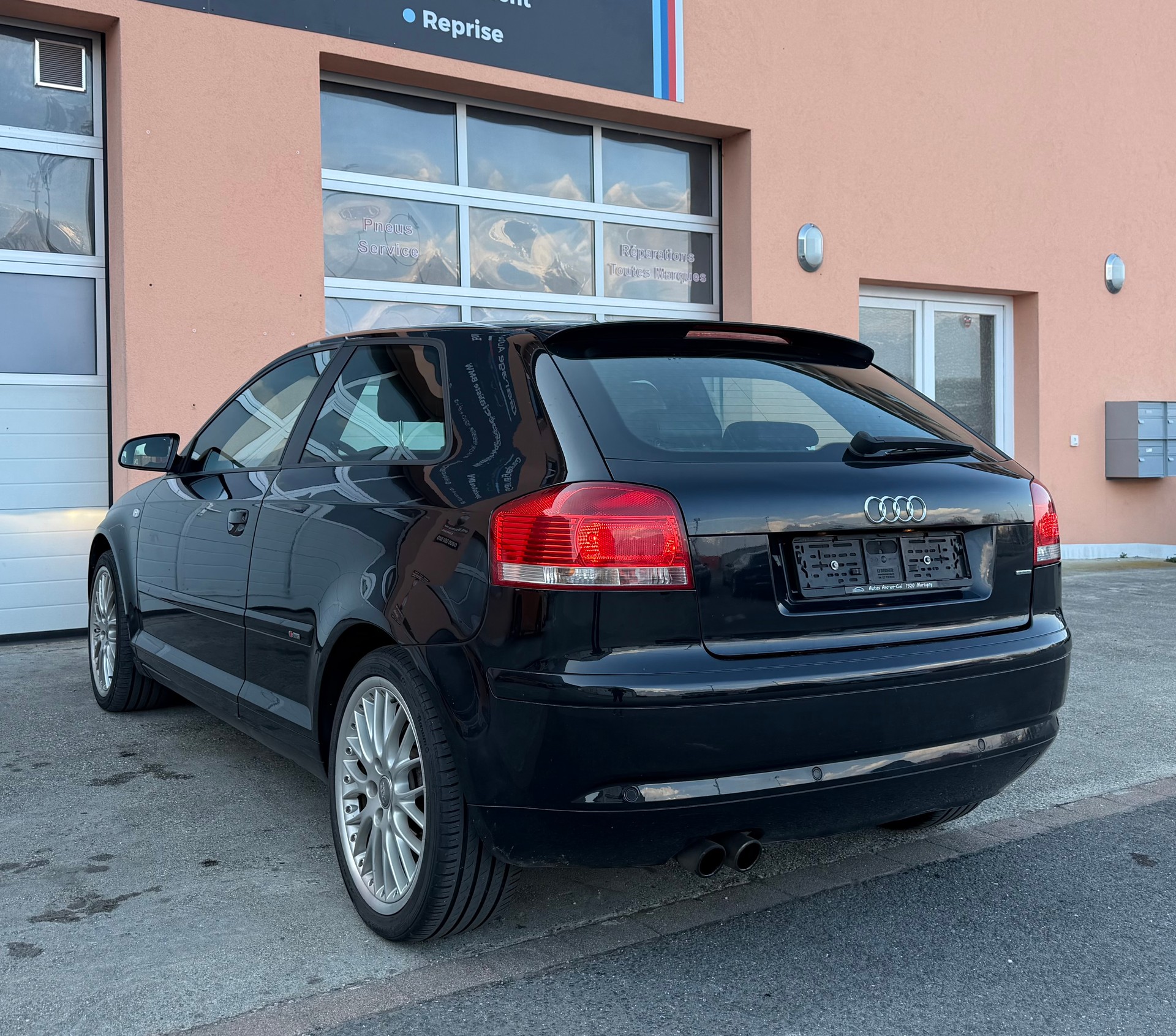 AUDI A3 2.0 Turbo FSI S-Line quattro-showroom-element-2