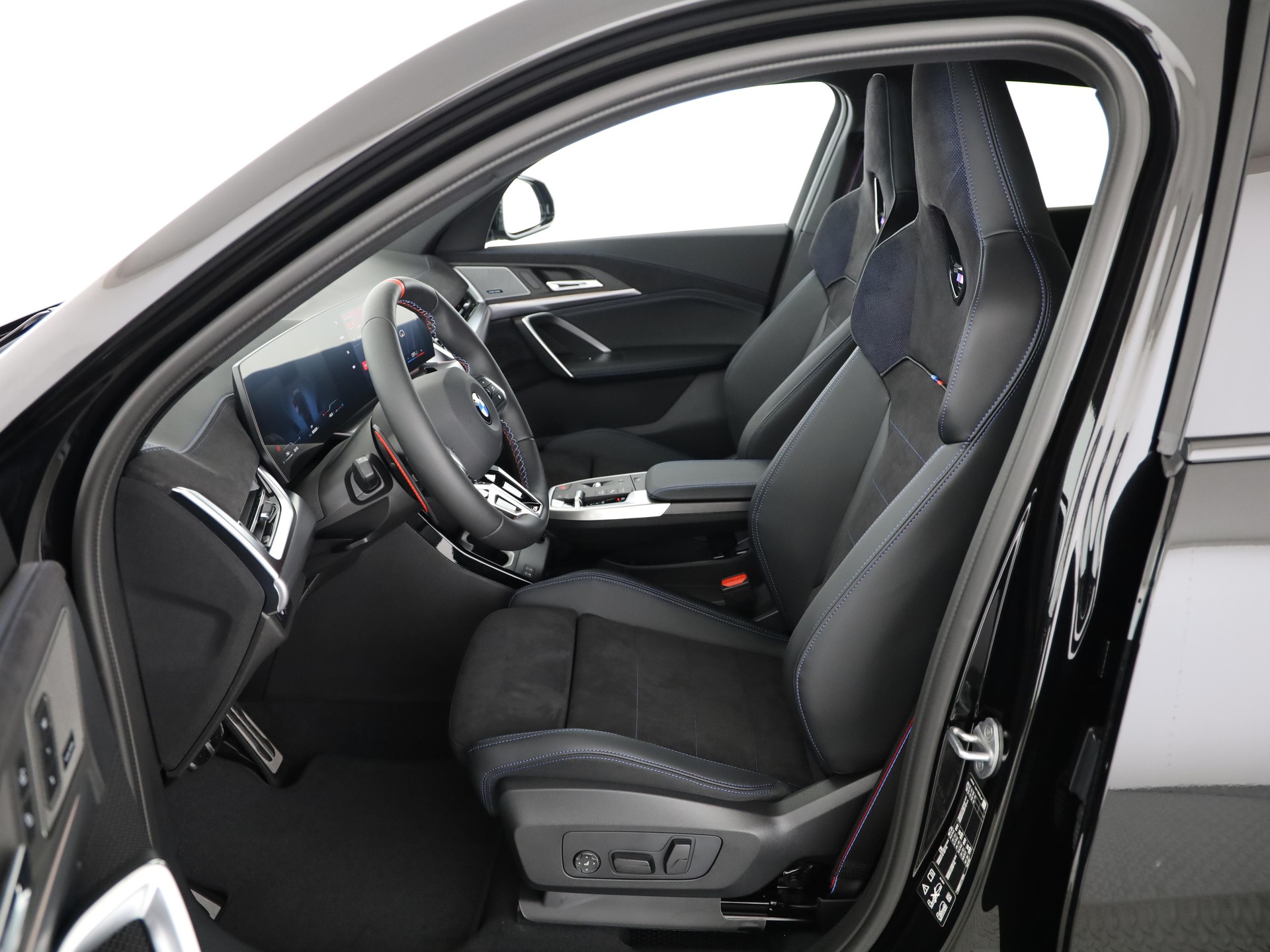 BMW X2 M35i-showroom-element-3