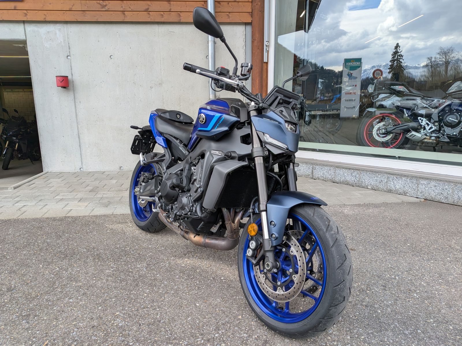 YAMAHA MT-09 Y-AMT-image-1