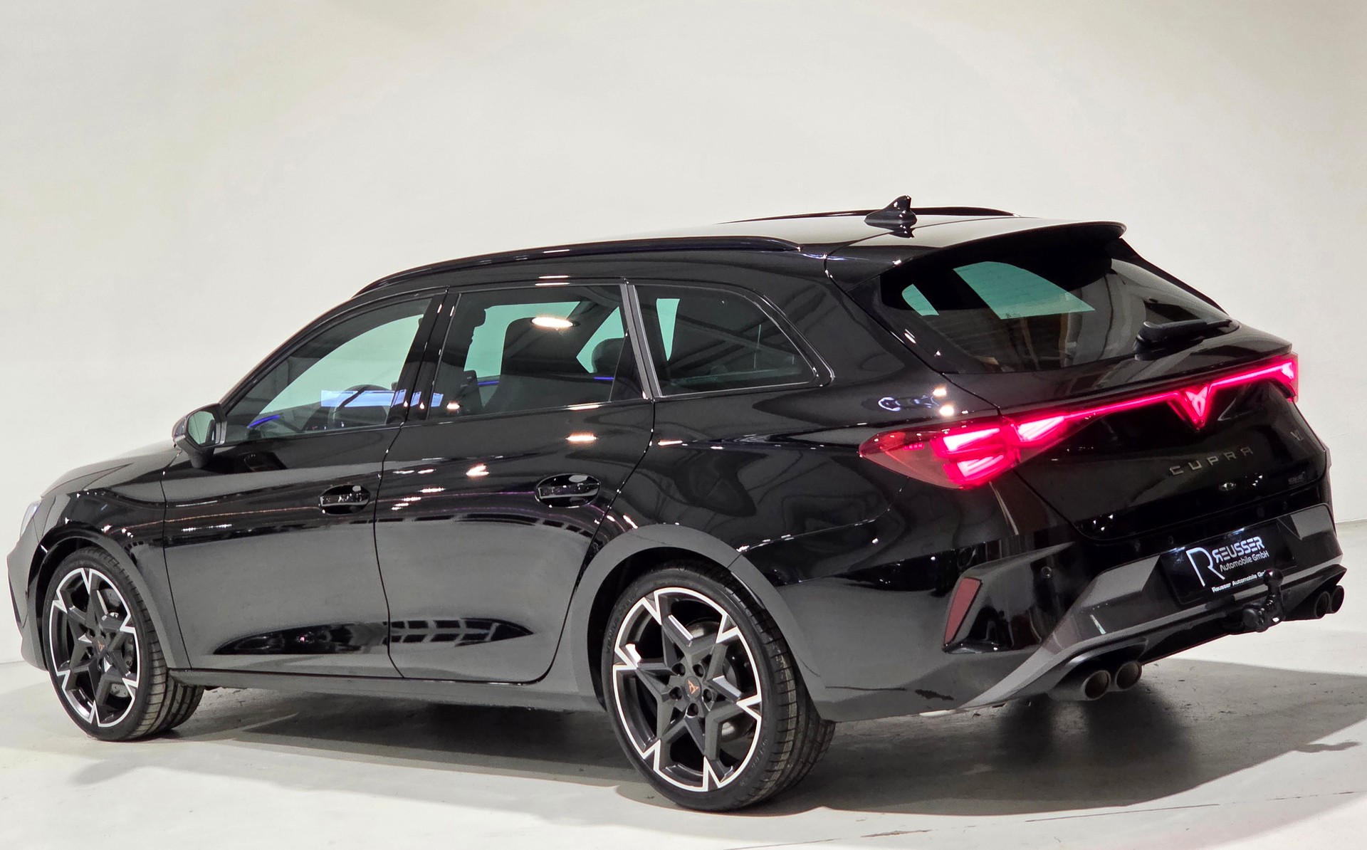 CUPRA LEON ST 2.0 TSI VZ DSG 4Drive, Werksgarantie bis 07.2030-showroom-element-2