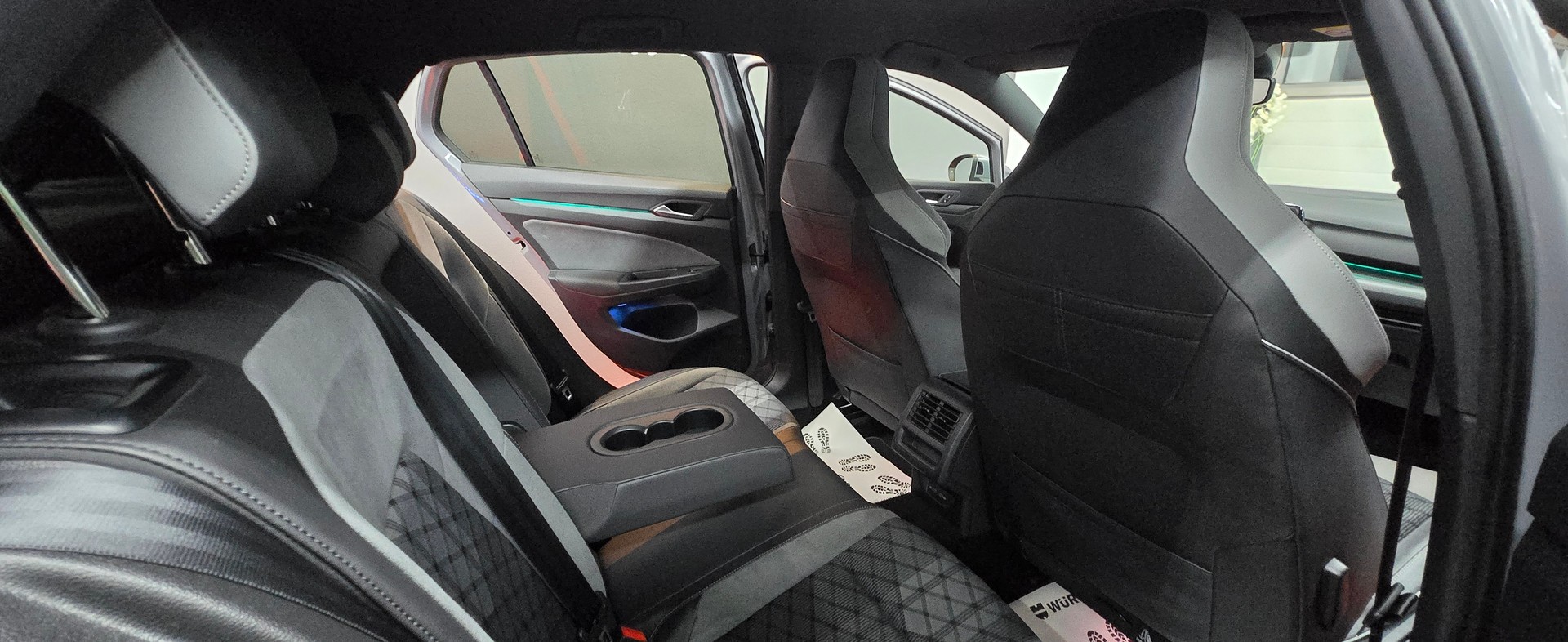 VW Golf 1.5 eTSI mHEV ACT R-Line DSG-image-16