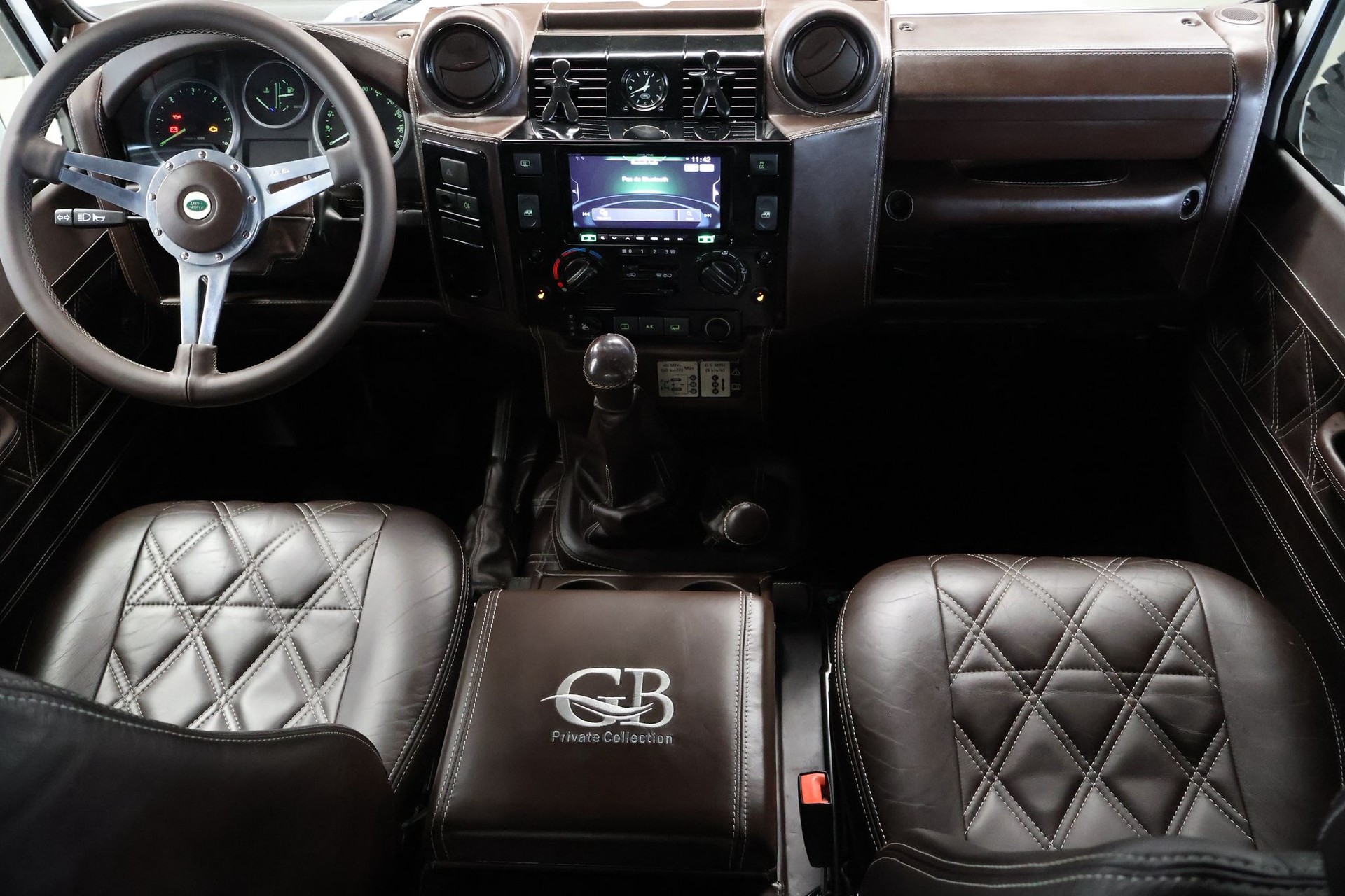 LAND ROVER Defender 90 2.2 TD4 LIMITED EDITION-image-7