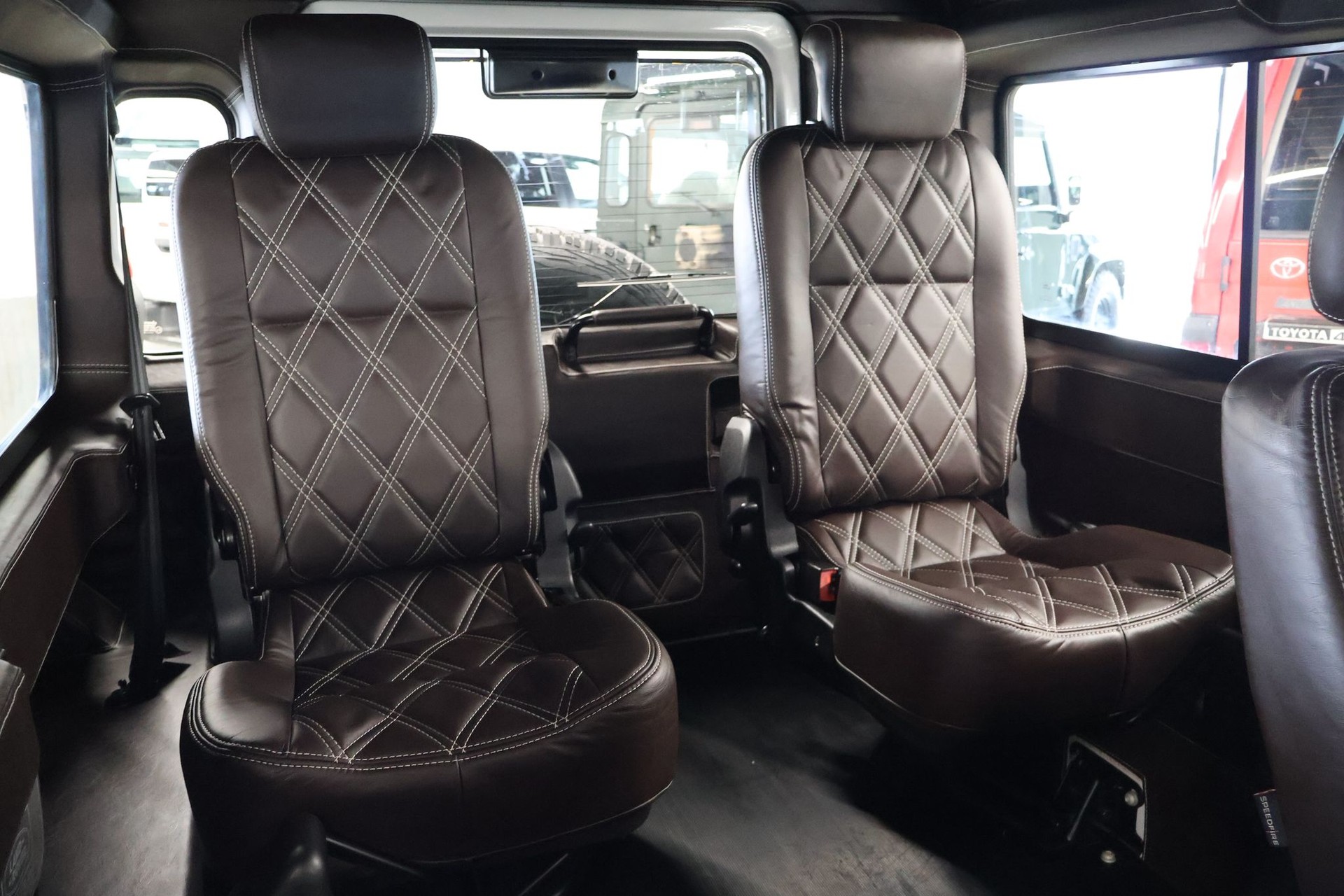 LAND ROVER Defender 90 2.2 TD4 LIMITED EDITION-image-9