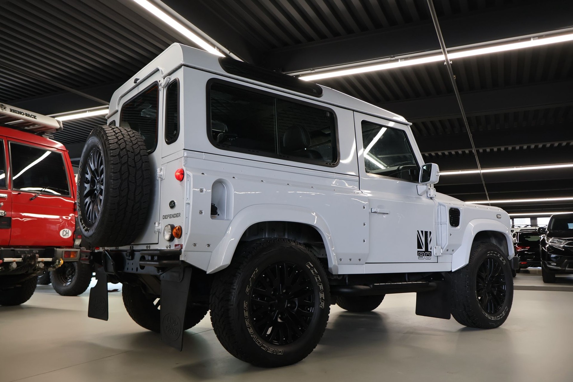 LAND ROVER Defender 90 2.2 TD4 LIMITED EDITION-showroom-element-3