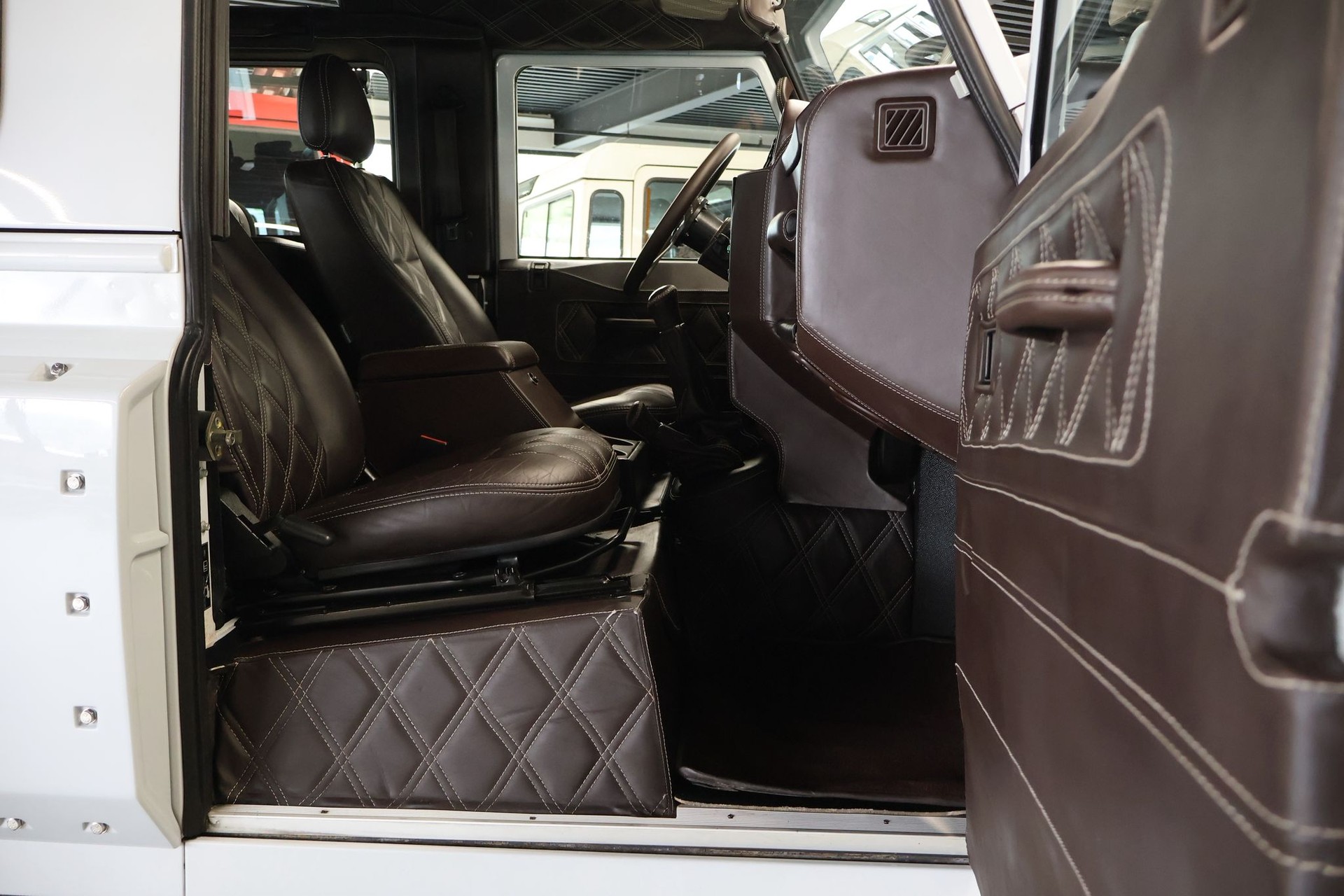 LAND ROVER Defender 90 2.2 TD4 LIMITED EDITION-image-8
