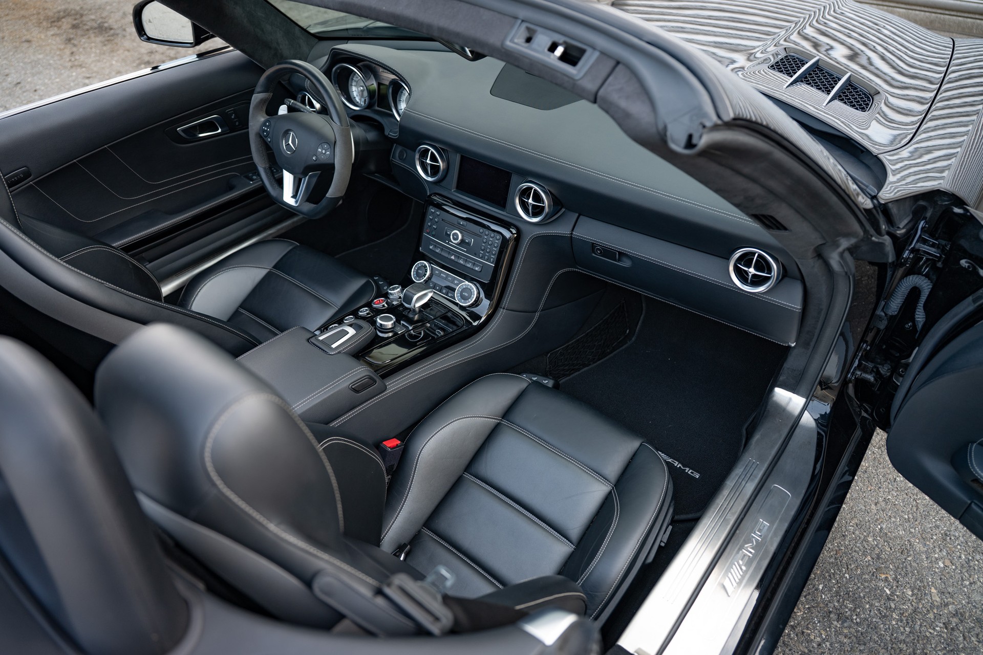 MERCEDES-BENZ SLS 63 AMG Speedshift-image-6