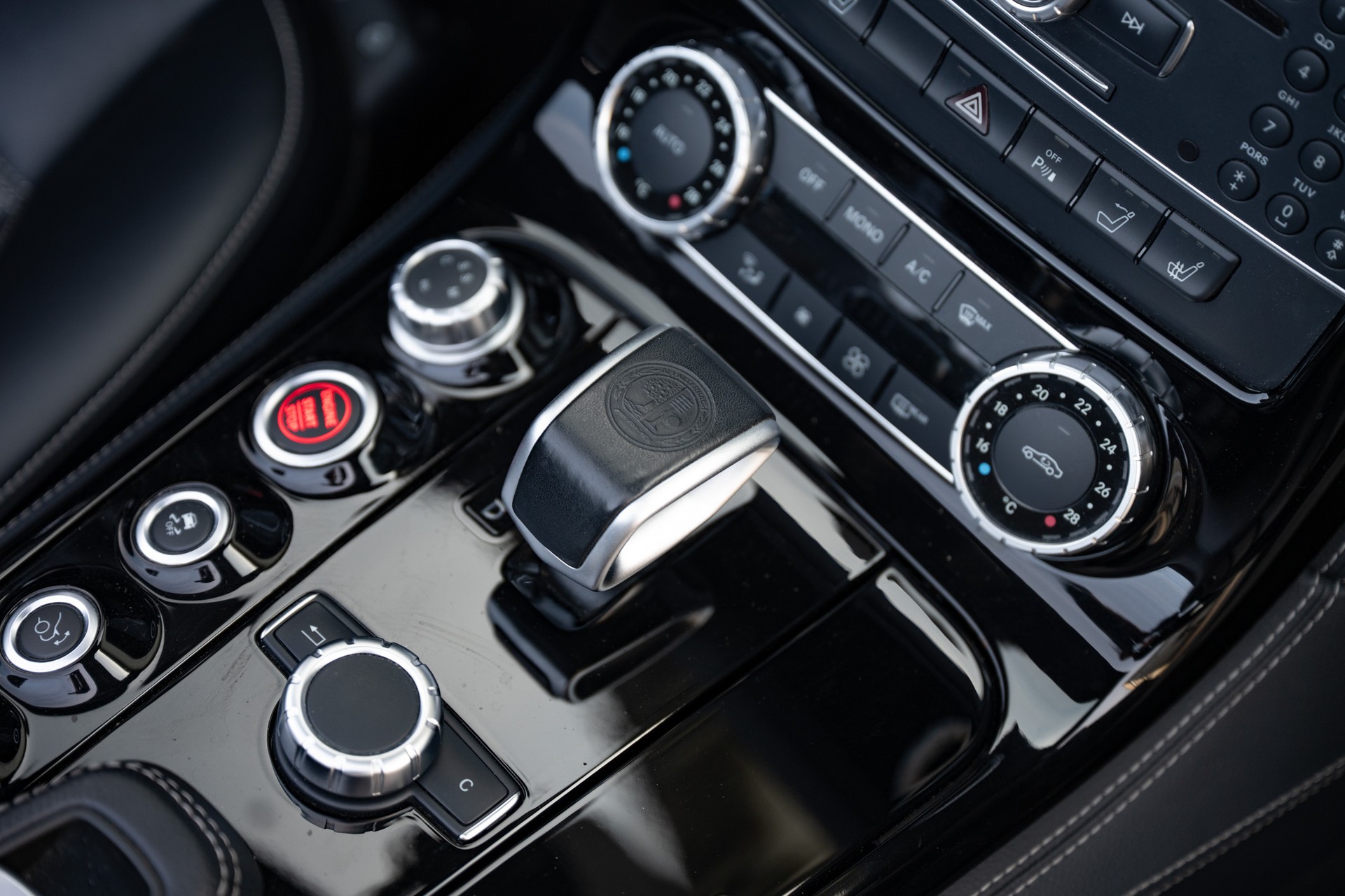 MERCEDES-BENZ SLS 63 AMG Speedshift-image-7