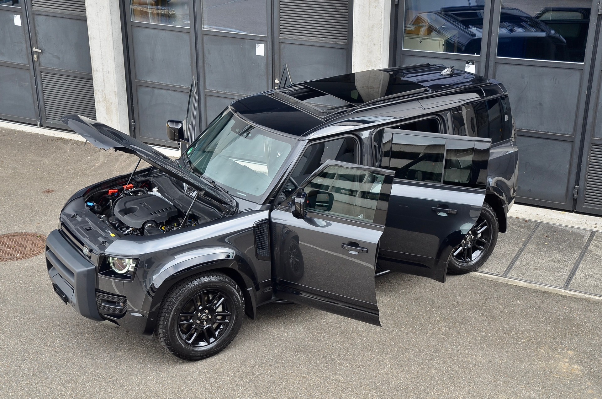 LAND ROVER Defender 110 3.0 D I6 300 X-Dynamic SE AWD AT8-image-18