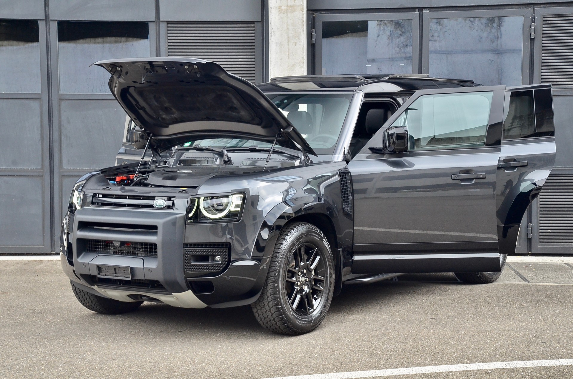 LAND ROVER Defender 110 3.0 D I6 300 X-Dynamic SE AWD AT8-image-5