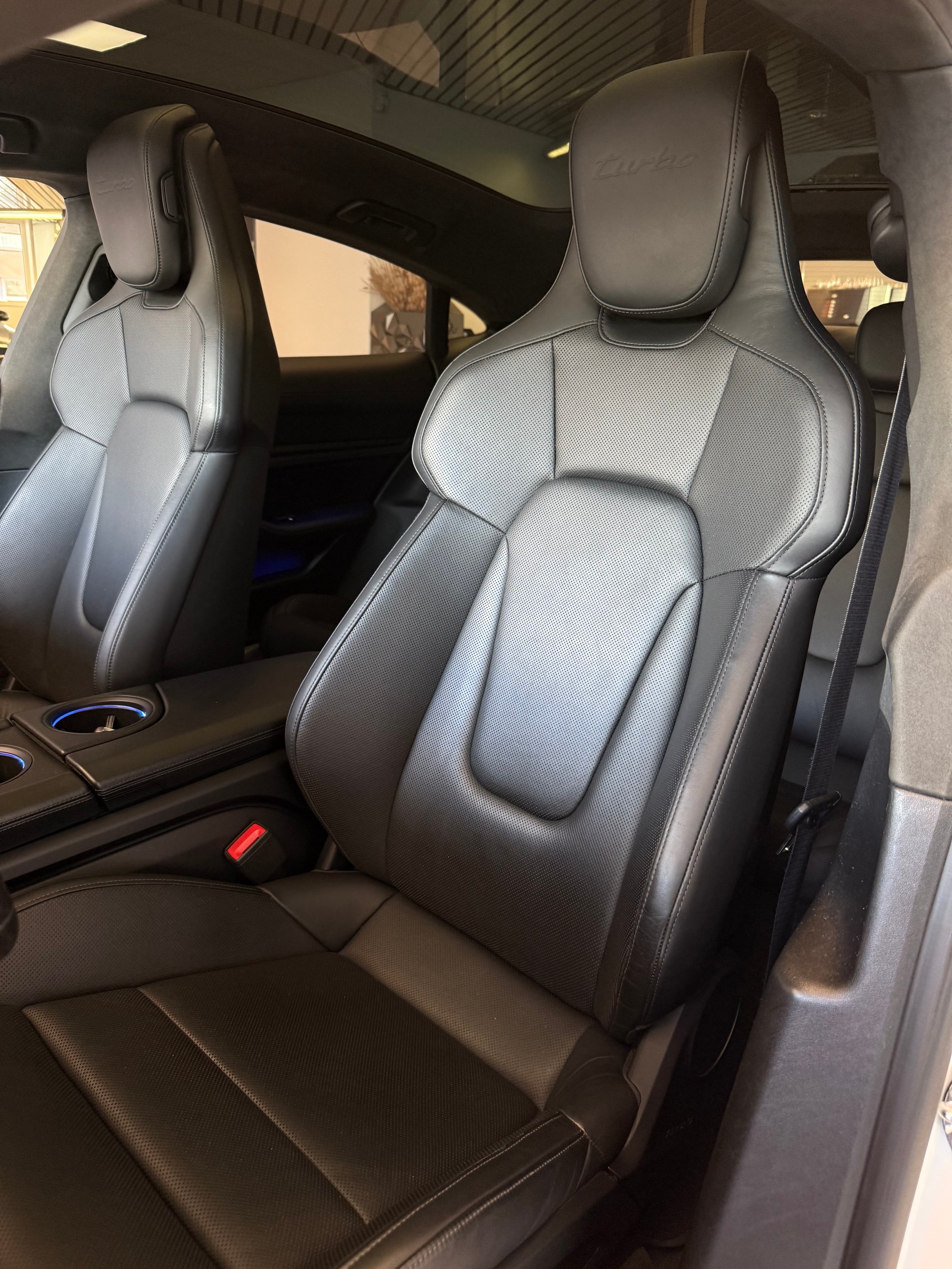PORSCHE Taycan Turbo-image-6