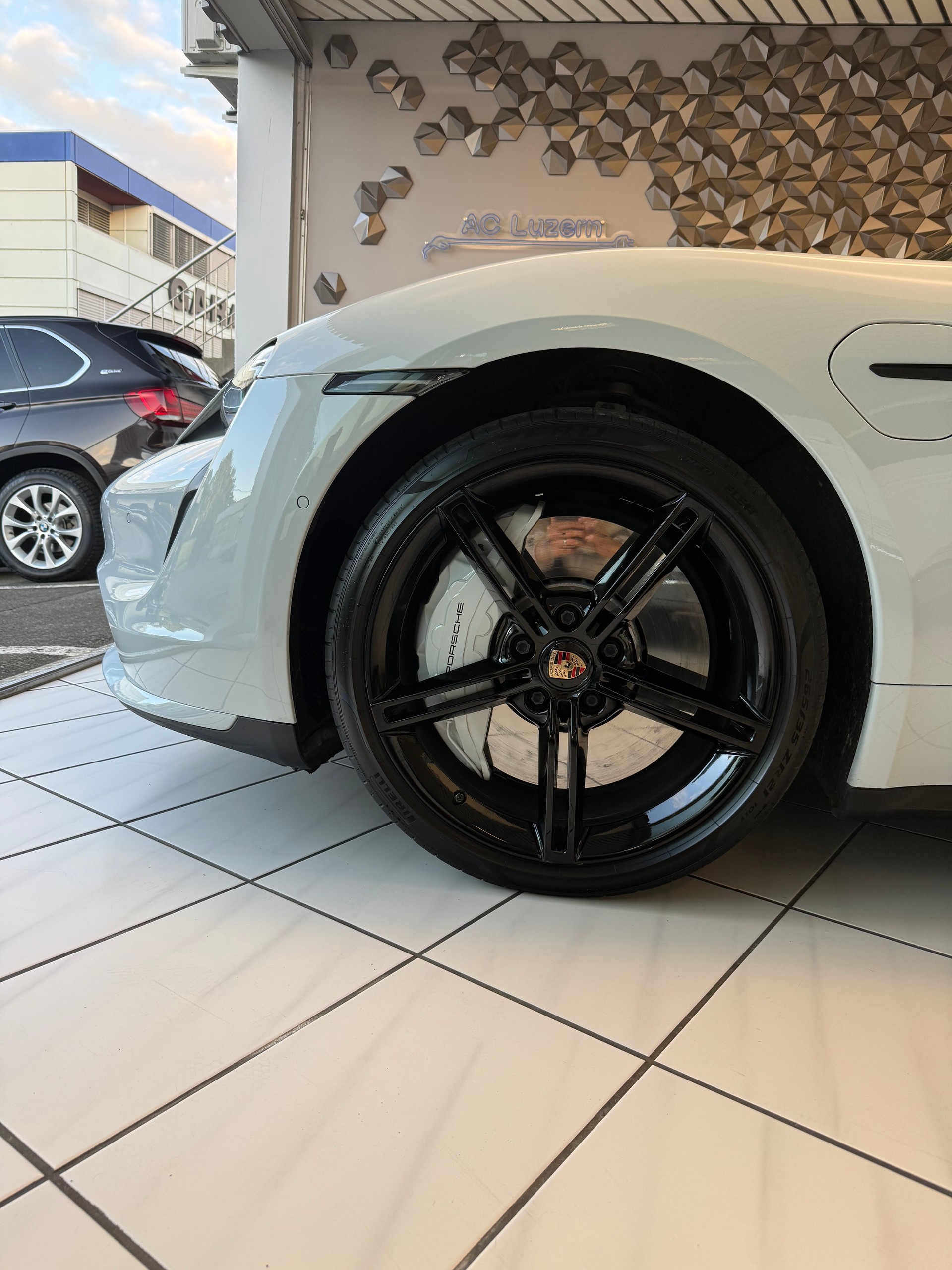 PORSCHE Taycan Turbo-image-33