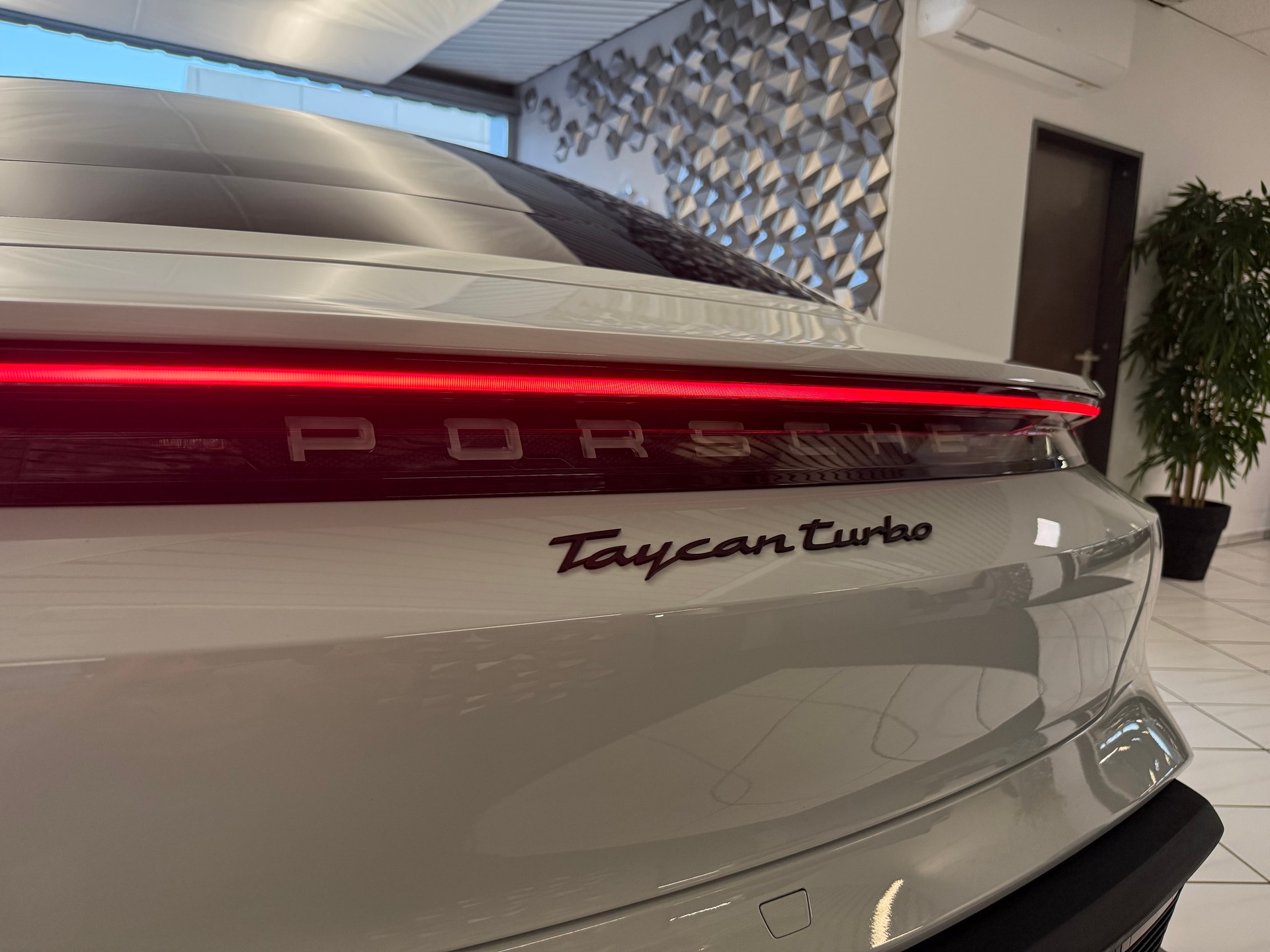 PORSCHE Taycan Turbo-image-37